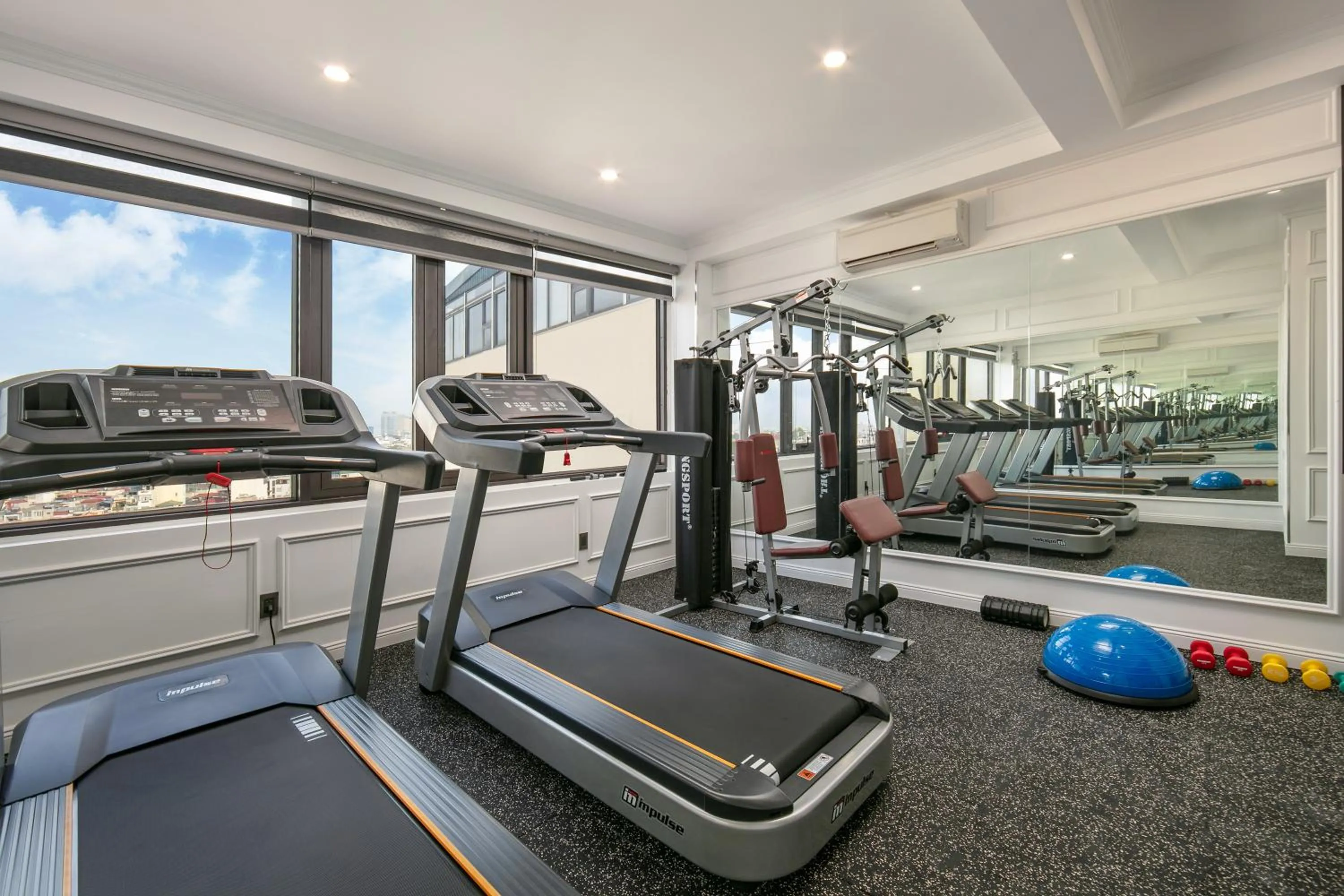 Fitness centre/facilities in The Q Hotel