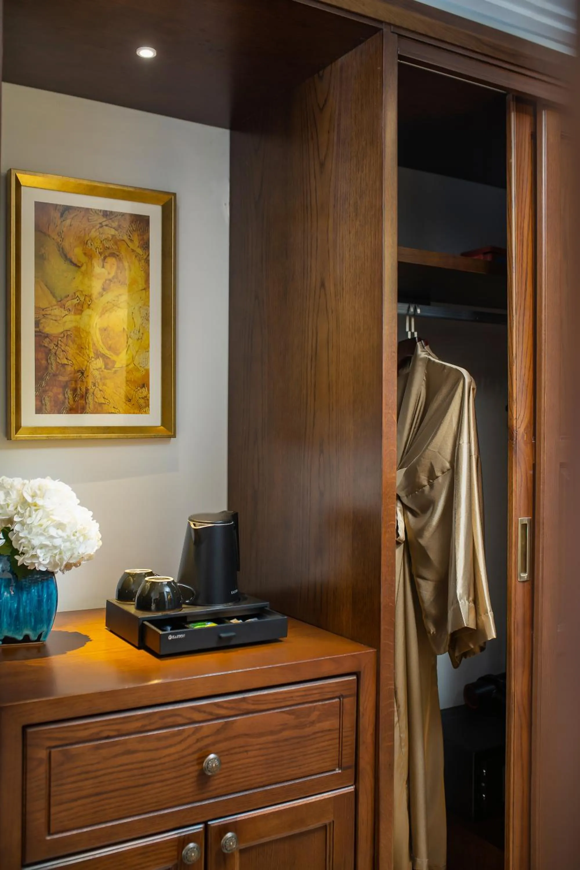 wardrobe in The Q Hotel