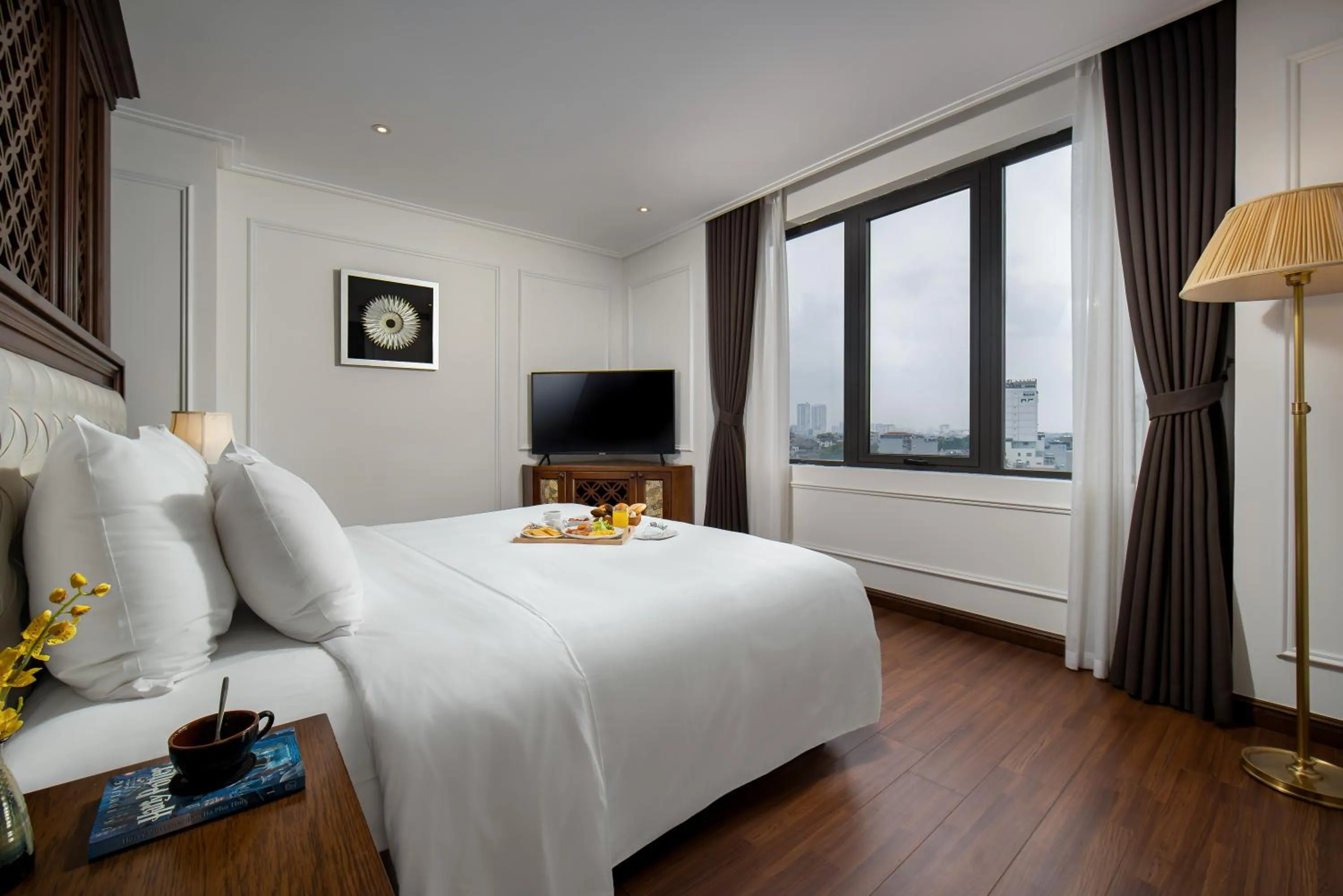 Photo of the whole room, Bed in The Q Hotel