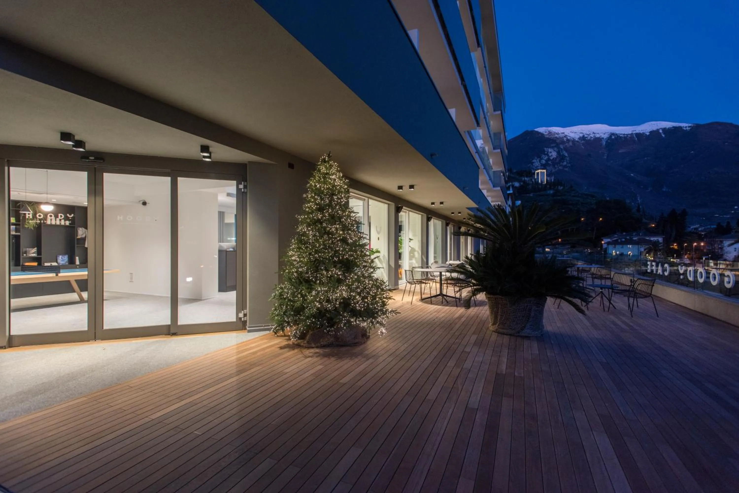 HOODY ACTIVE & HAPPINESS HOTEL