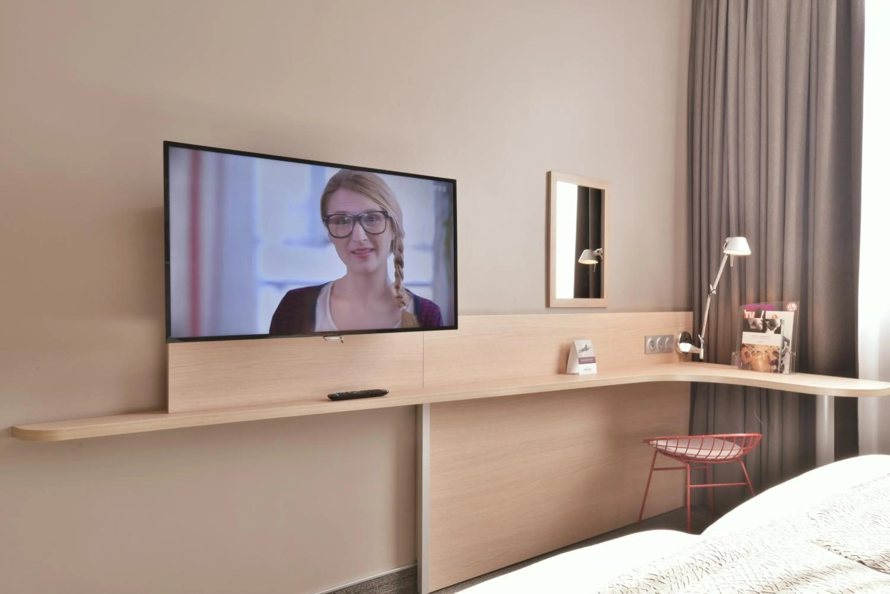 Photo of the whole room, Bed in Mercure Périgueux Centre Historique