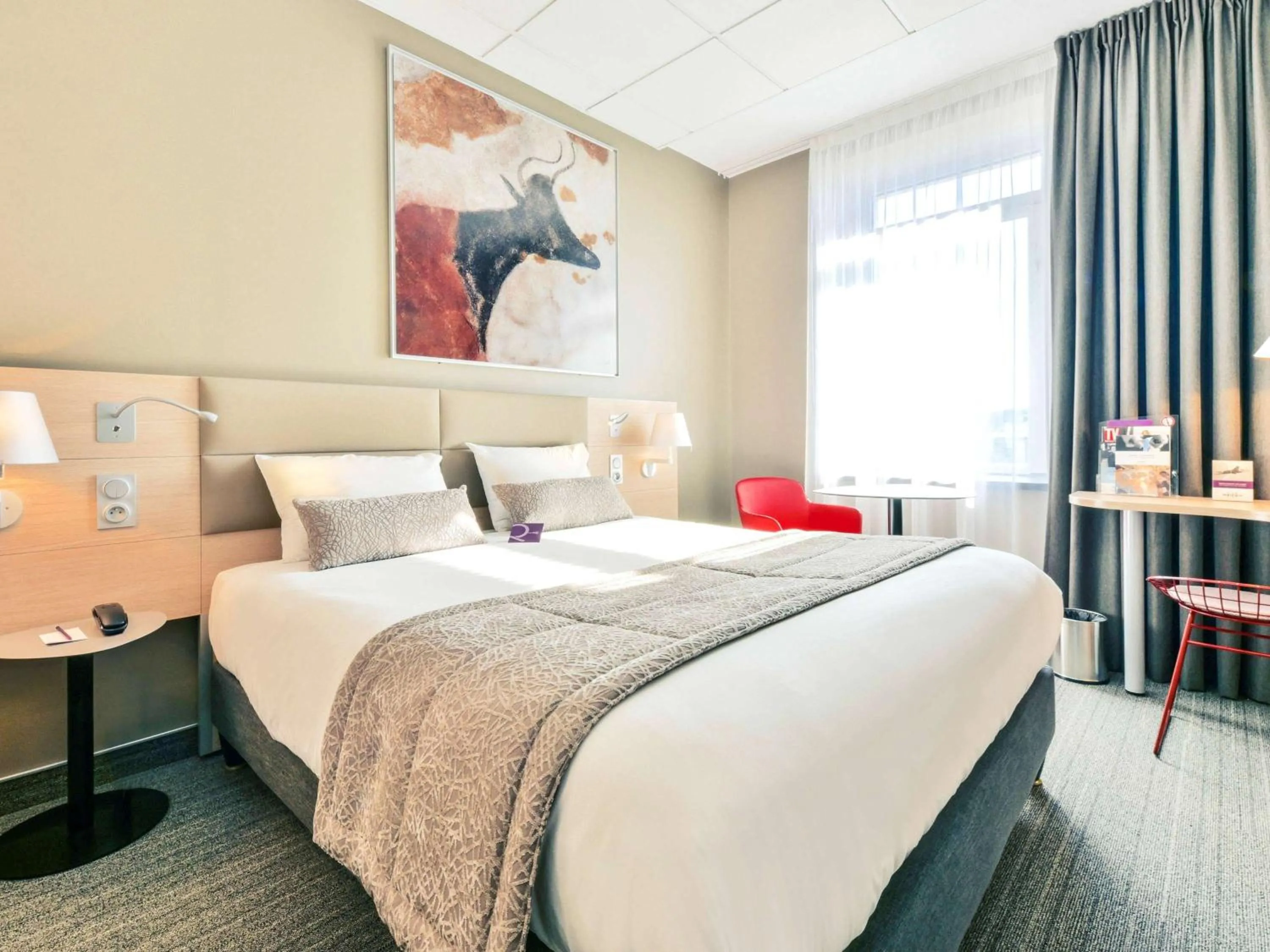 Photo of the whole room, Bed in Mercure Périgueux Centre Historique