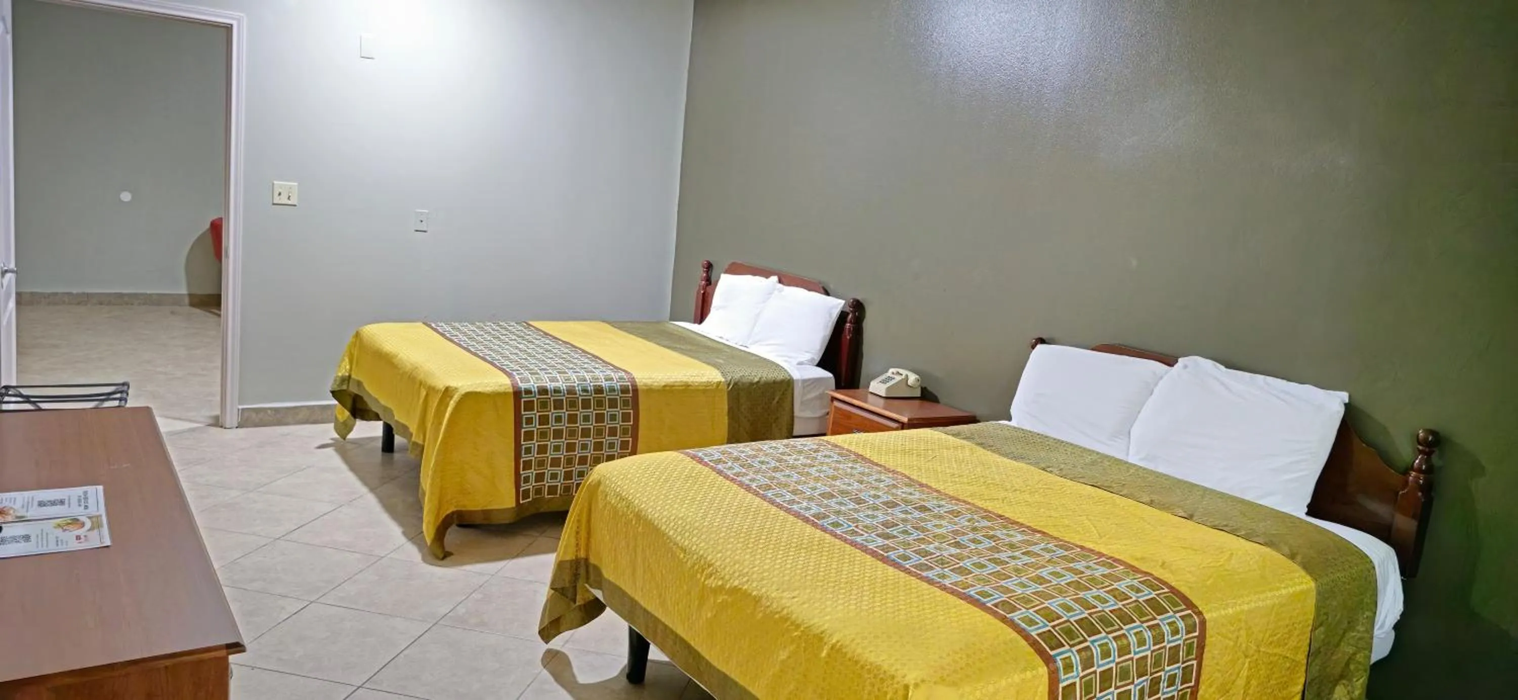 Bed in Texas Inn and Suites RGV