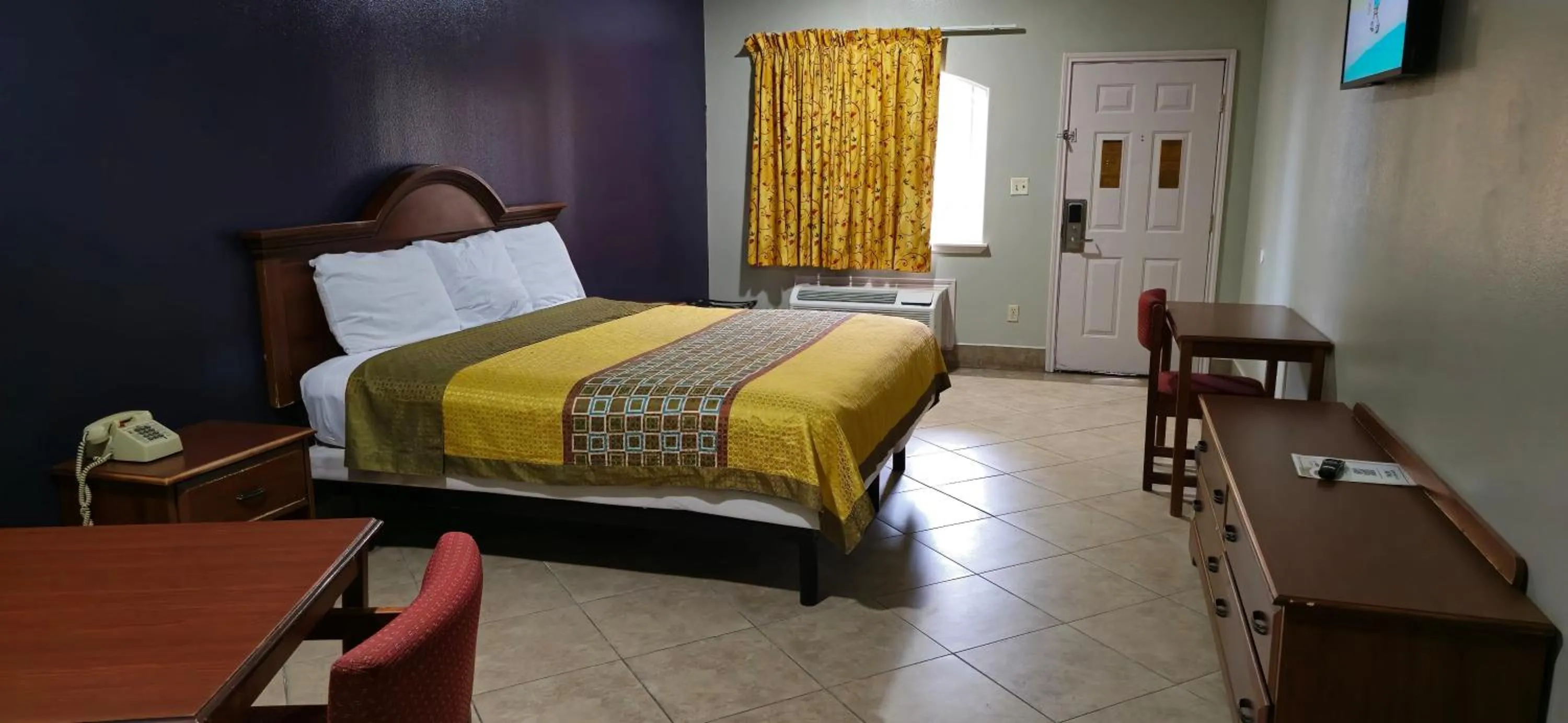 Bed in Texas Inn and Suites RGV
