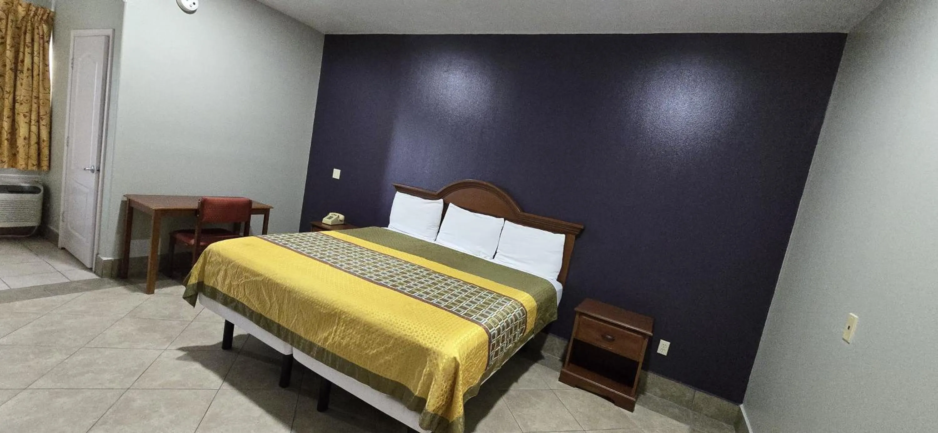 Bed in Texas Inn and Suites RGV