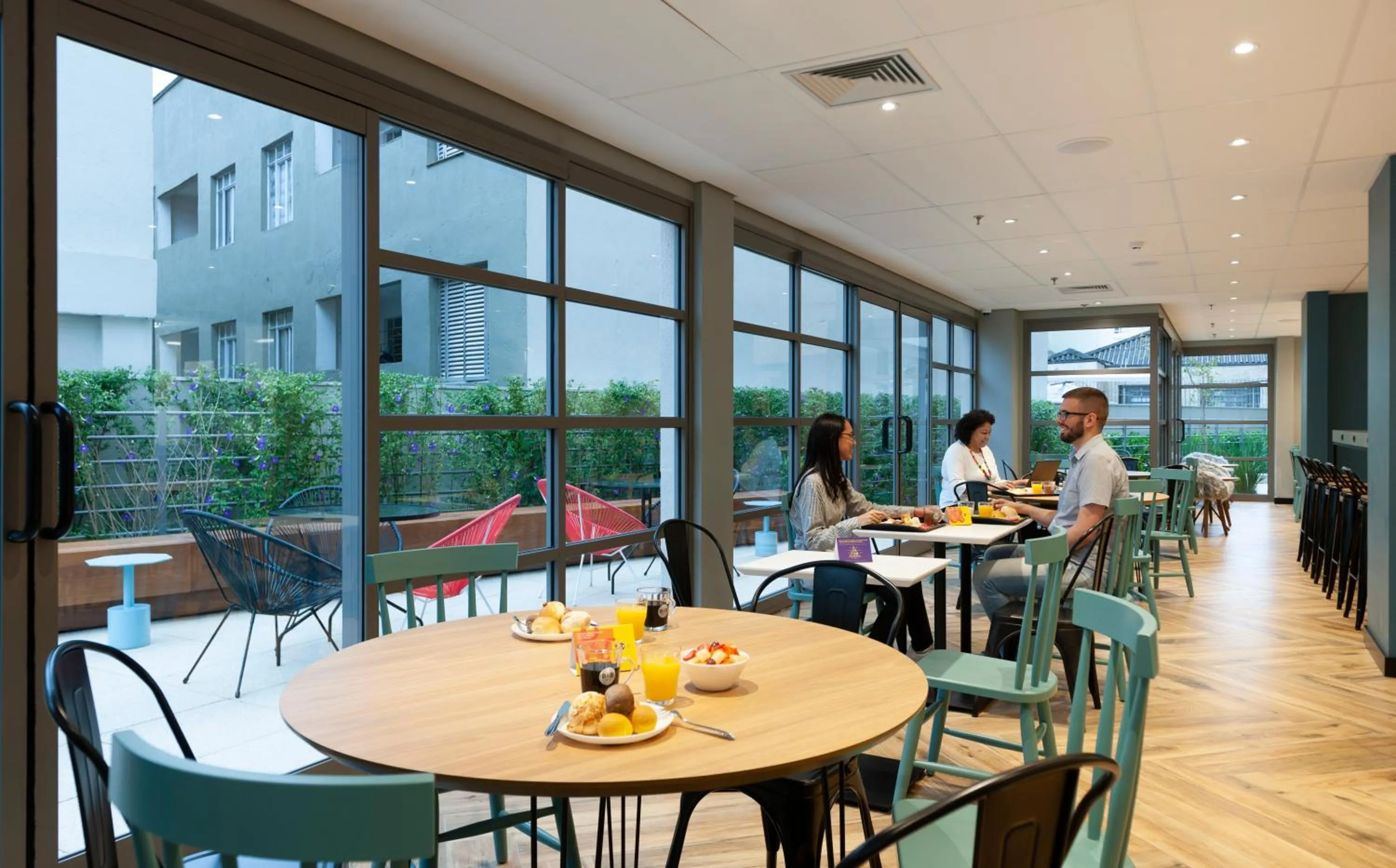 Restaurant/places to eat in B&B HOTEL São Paulo Luz - Centro