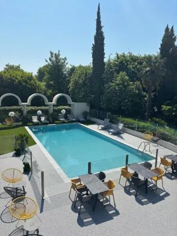 Swimming pool in Ibis Styles Cognac