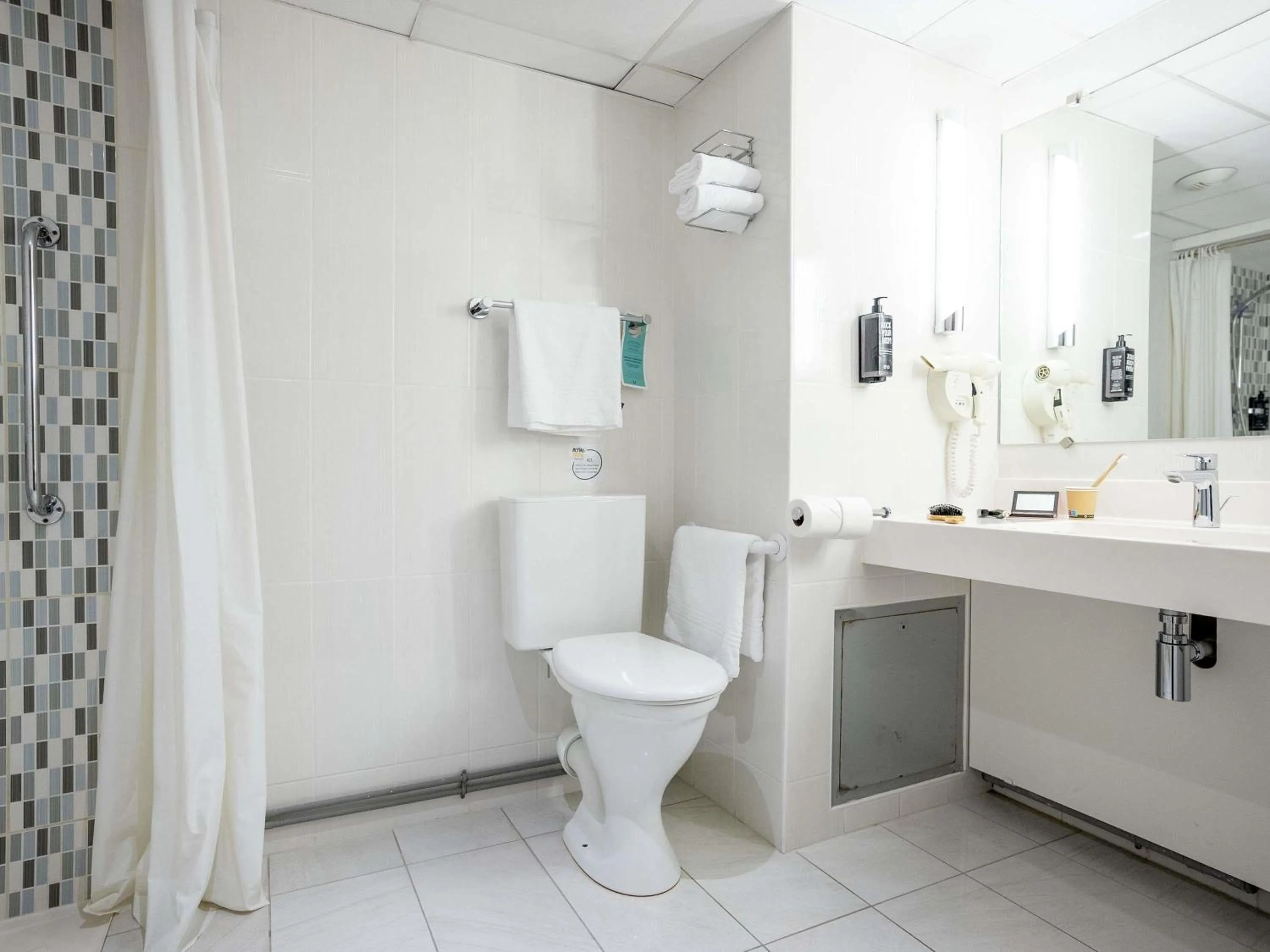 Bedroom in Ibis Styles Cognac