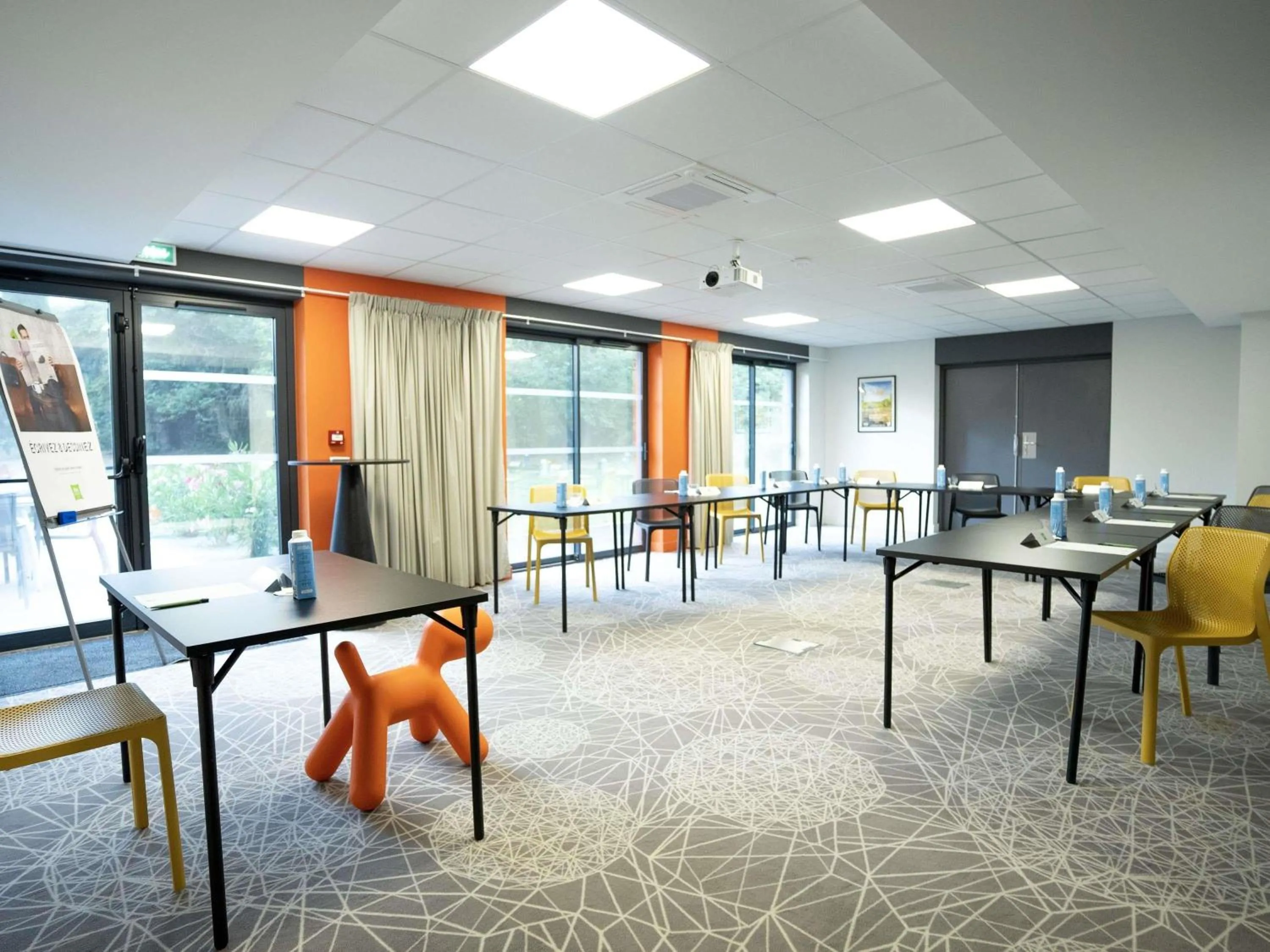 Meeting/conference room in Ibis Styles Cognac