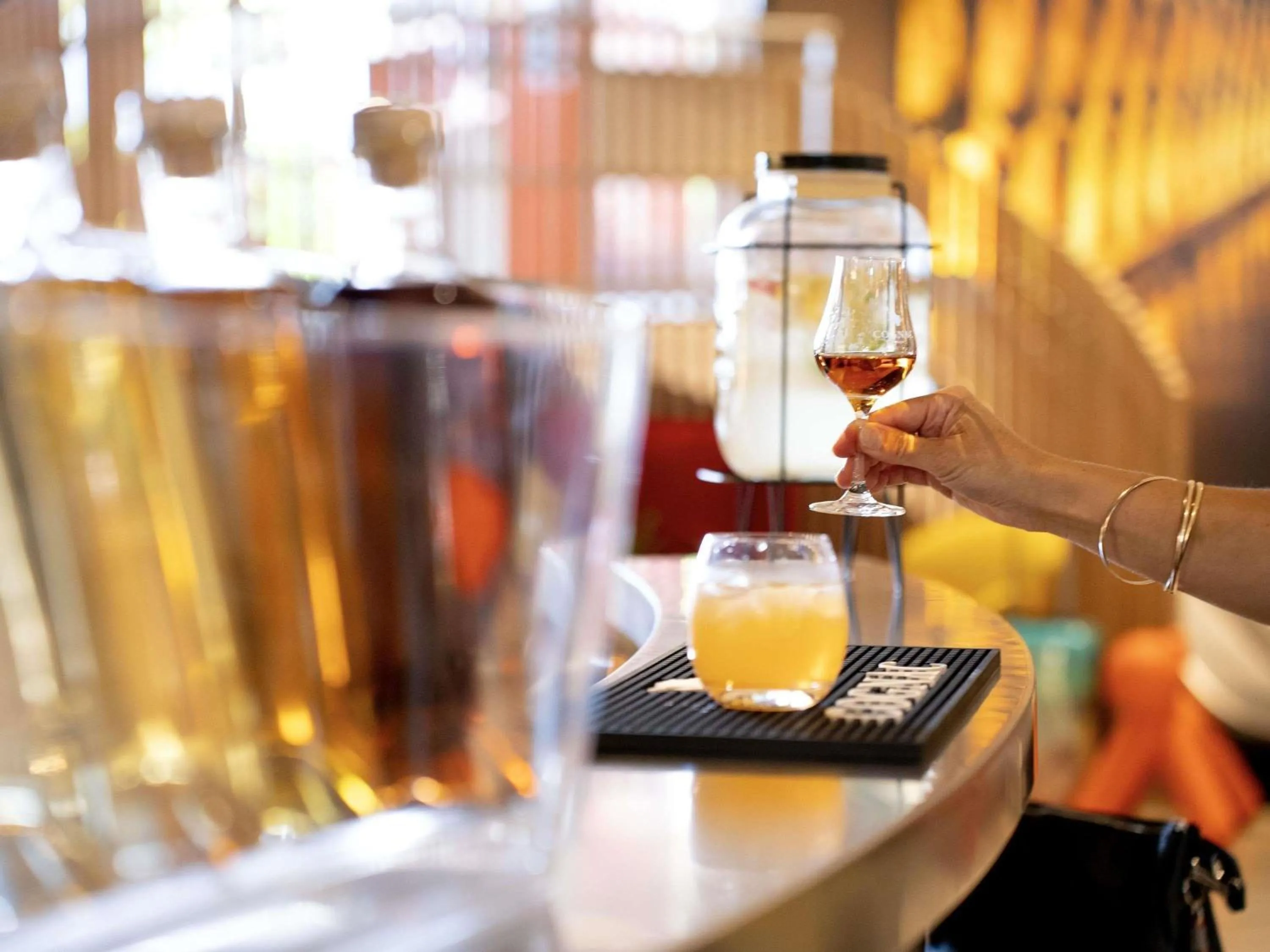 Lounge or bar in Ibis Styles Cognac