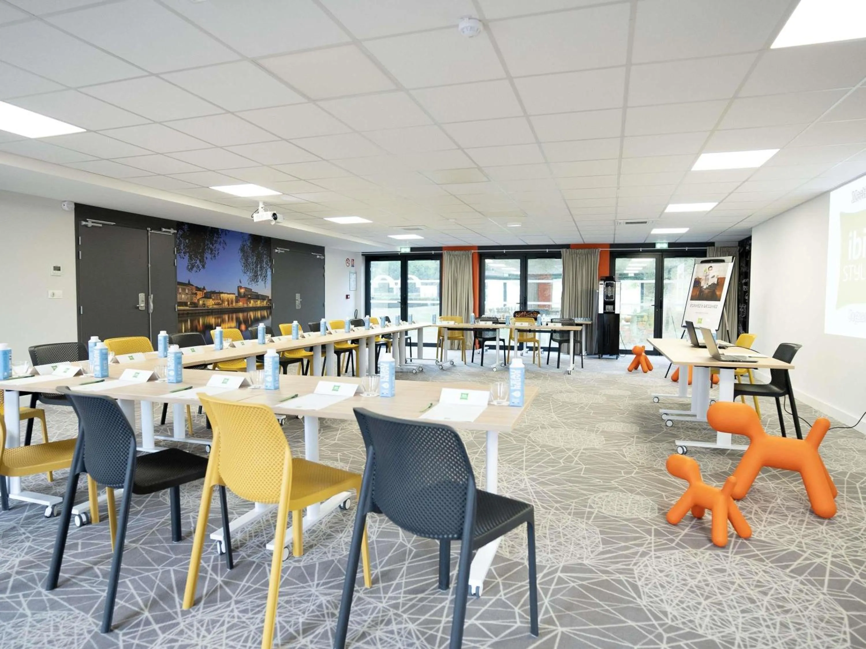 Meeting/conference room in Ibis Styles Cognac