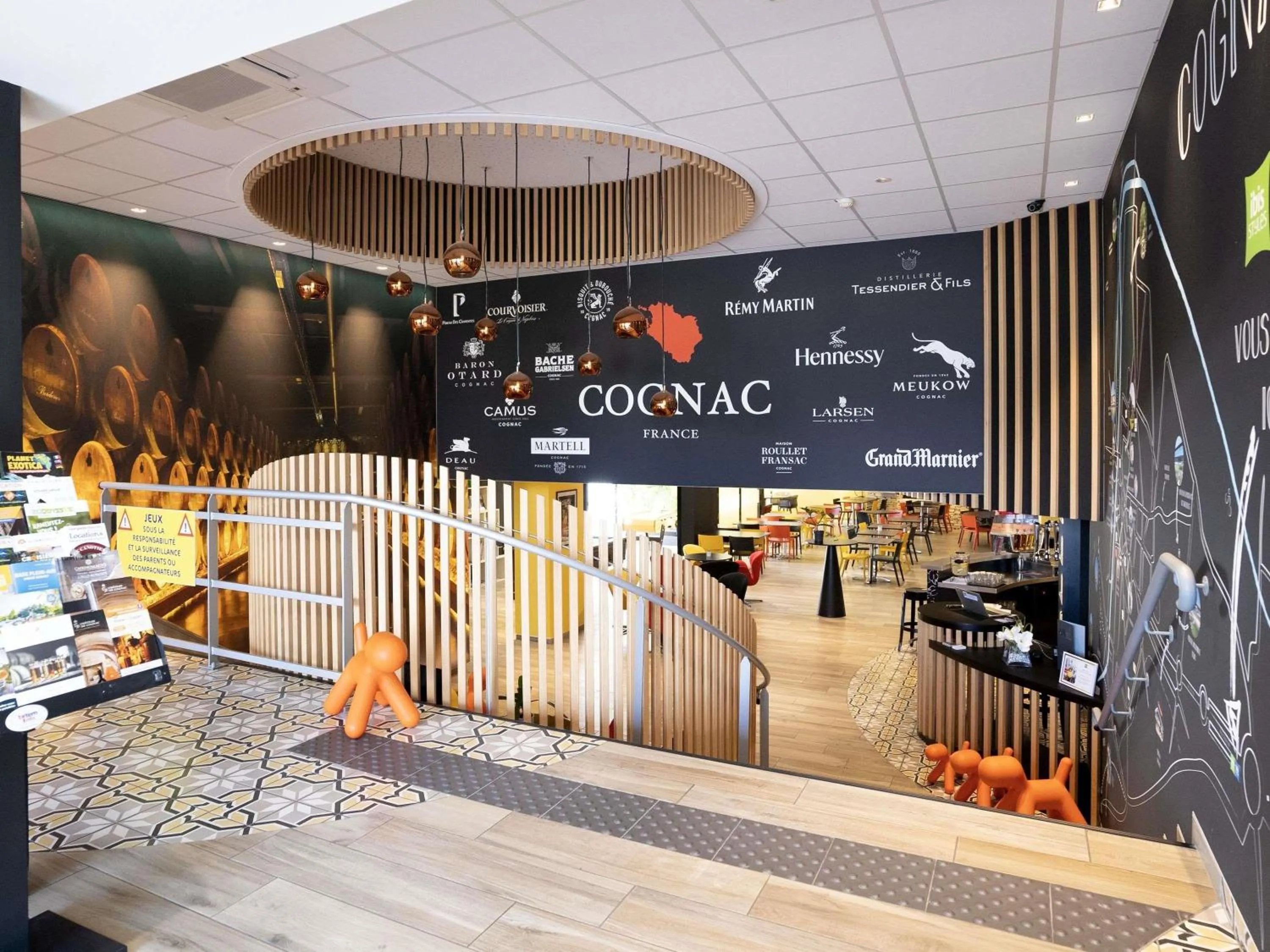 Lounge or bar in Ibis Styles Cognac