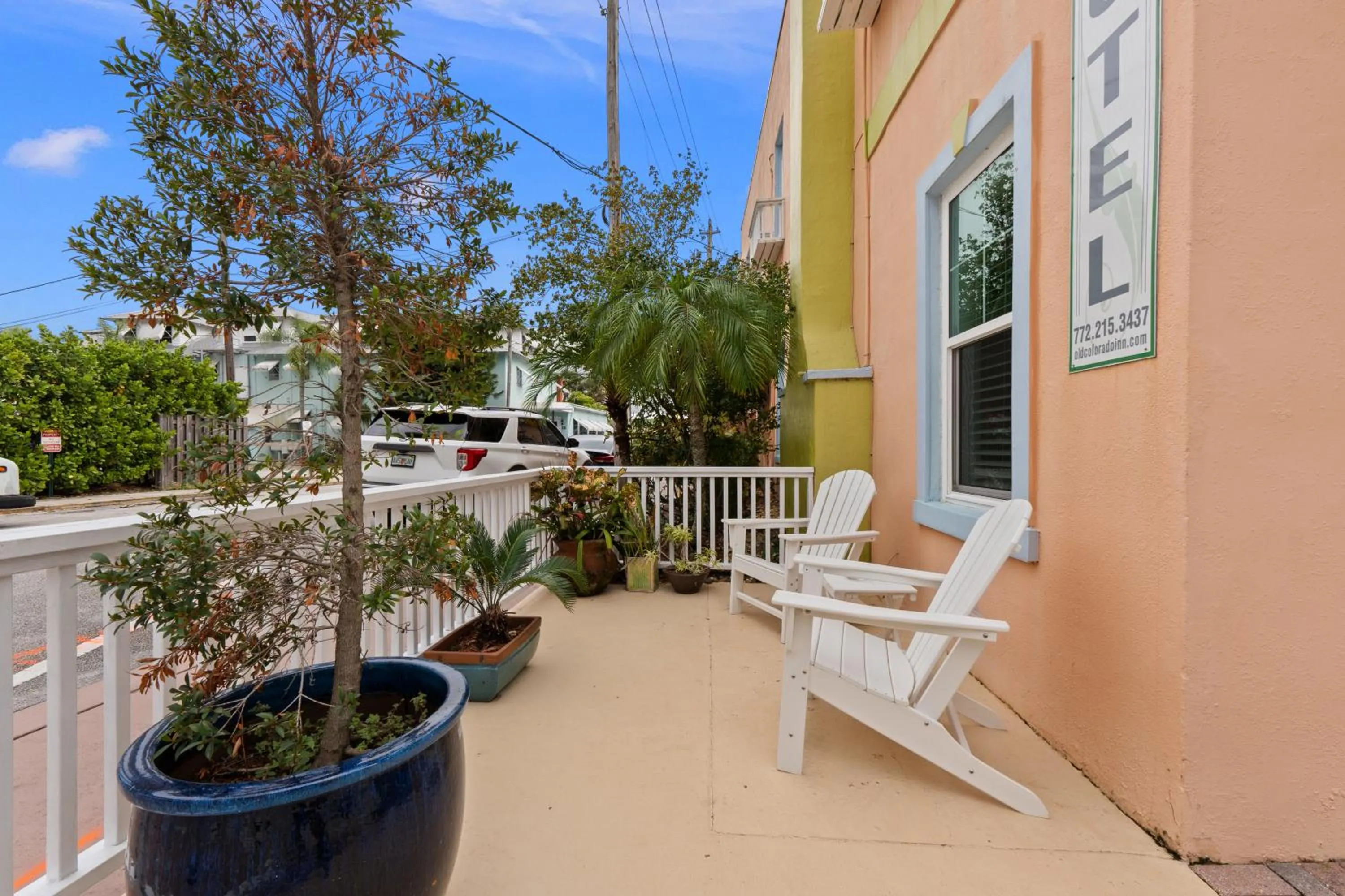 Property building in Old Colorado Inn