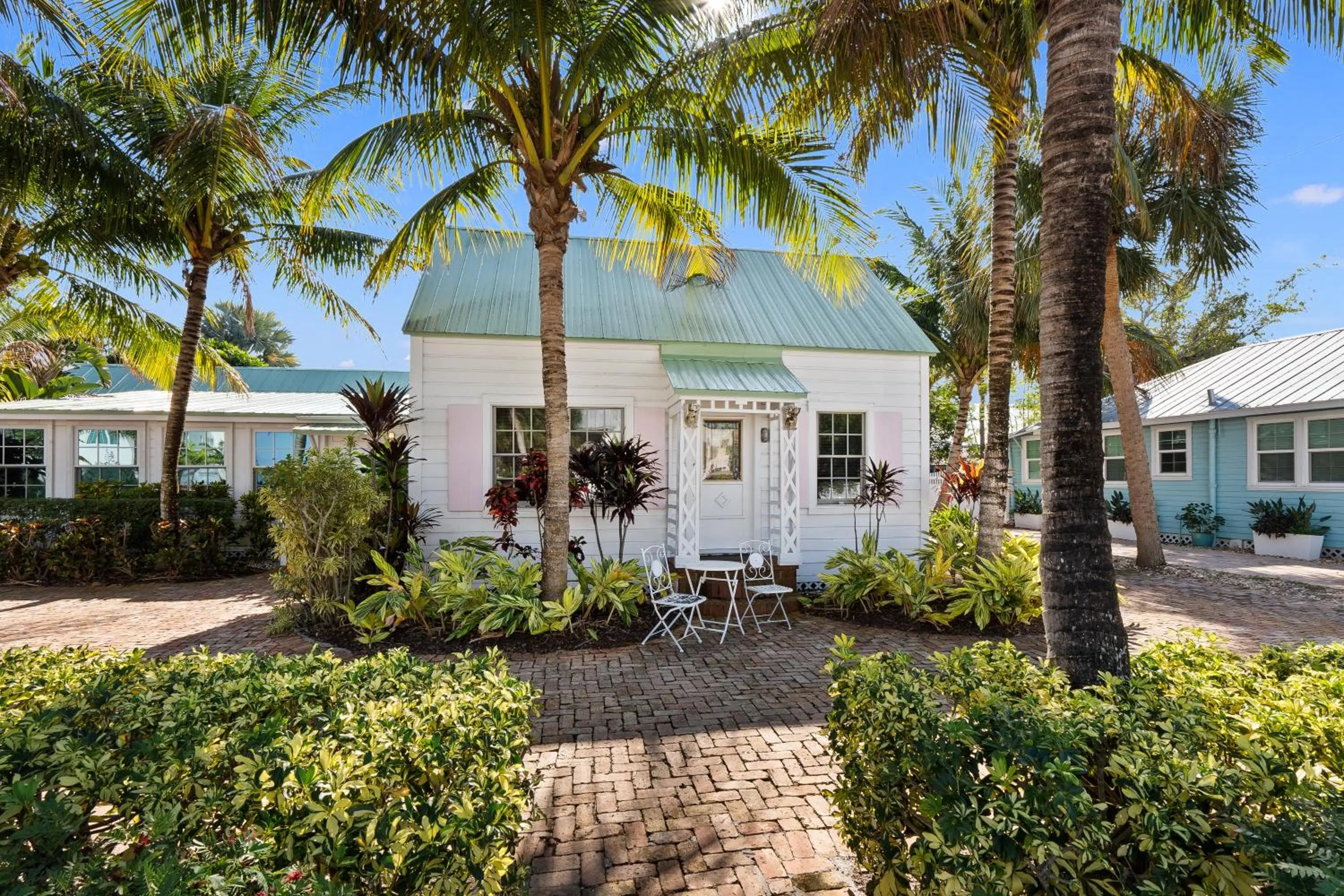 Property building in Old Colorado Inn