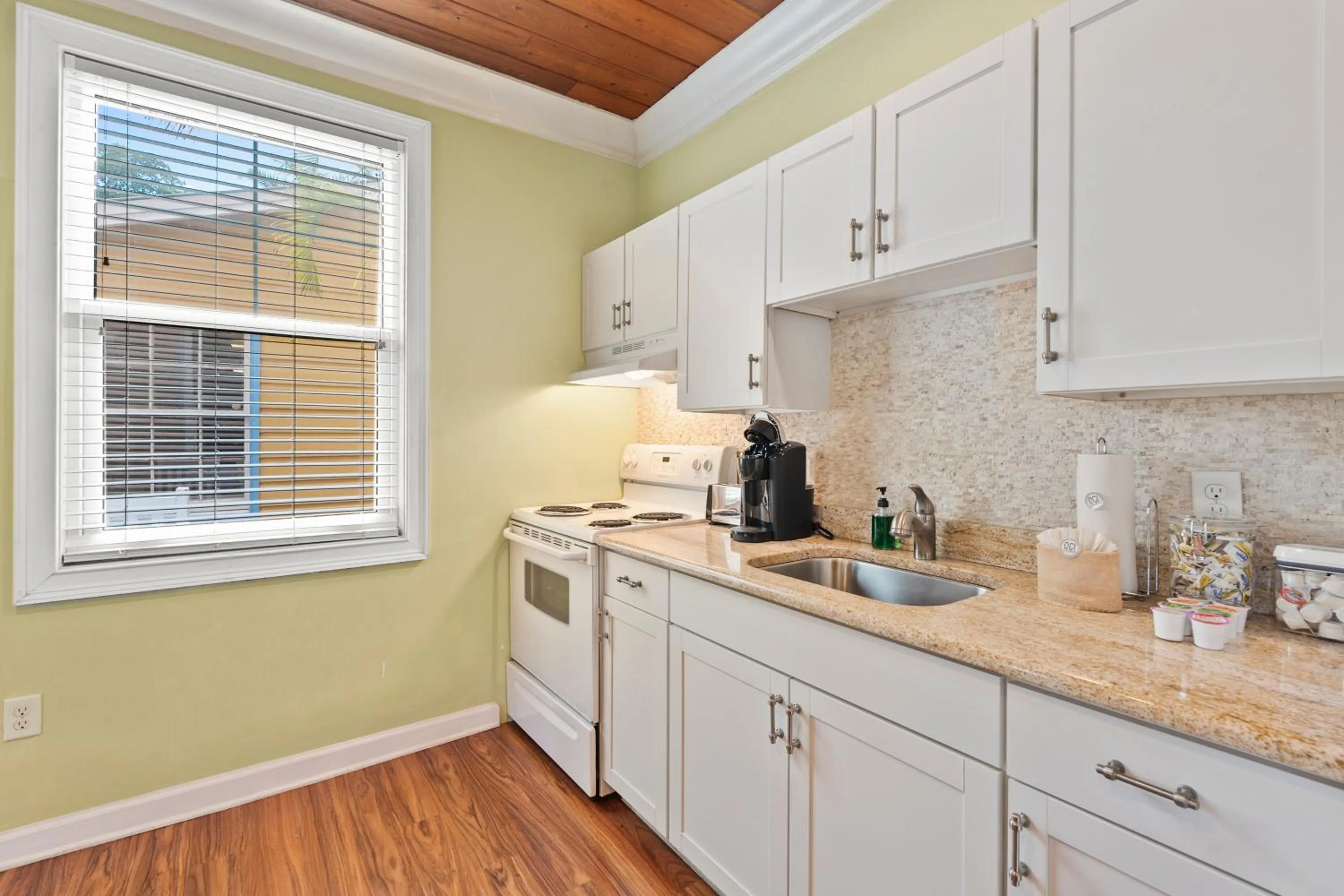 Kitchen or kitchenette in Old Colorado Inn