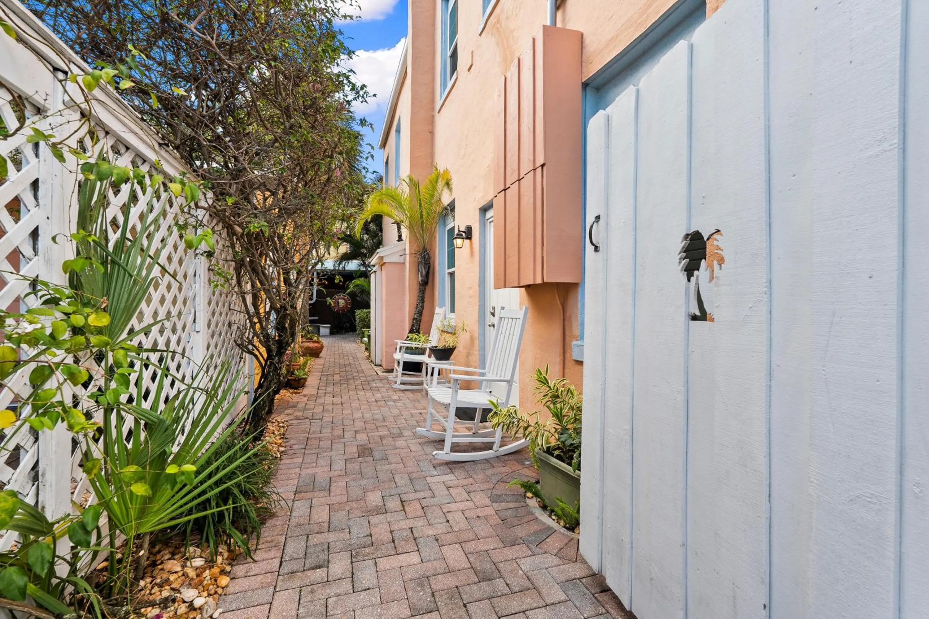 Property building in Old Colorado Inn