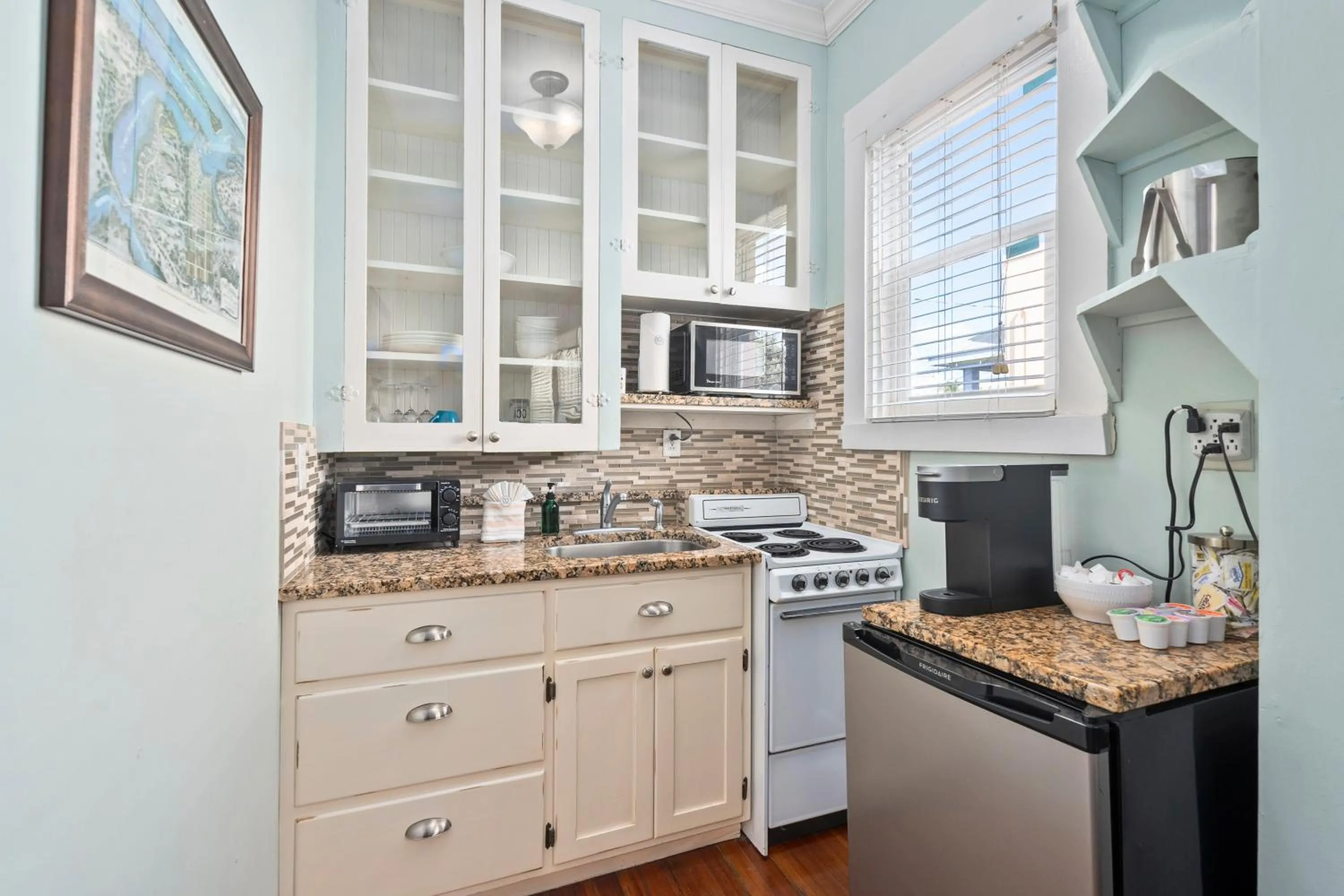 Kitchen or kitchenette in Old Colorado Inn