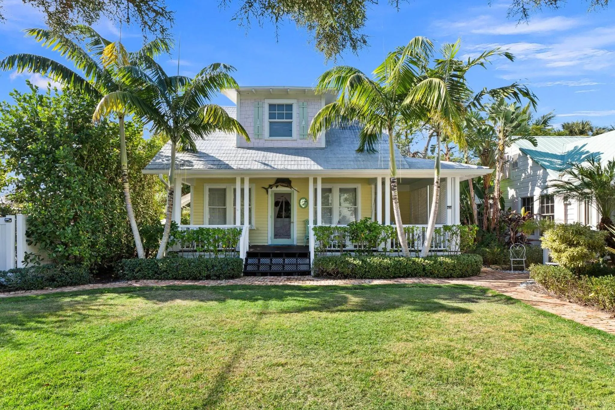 Property building in Old Colorado Inn