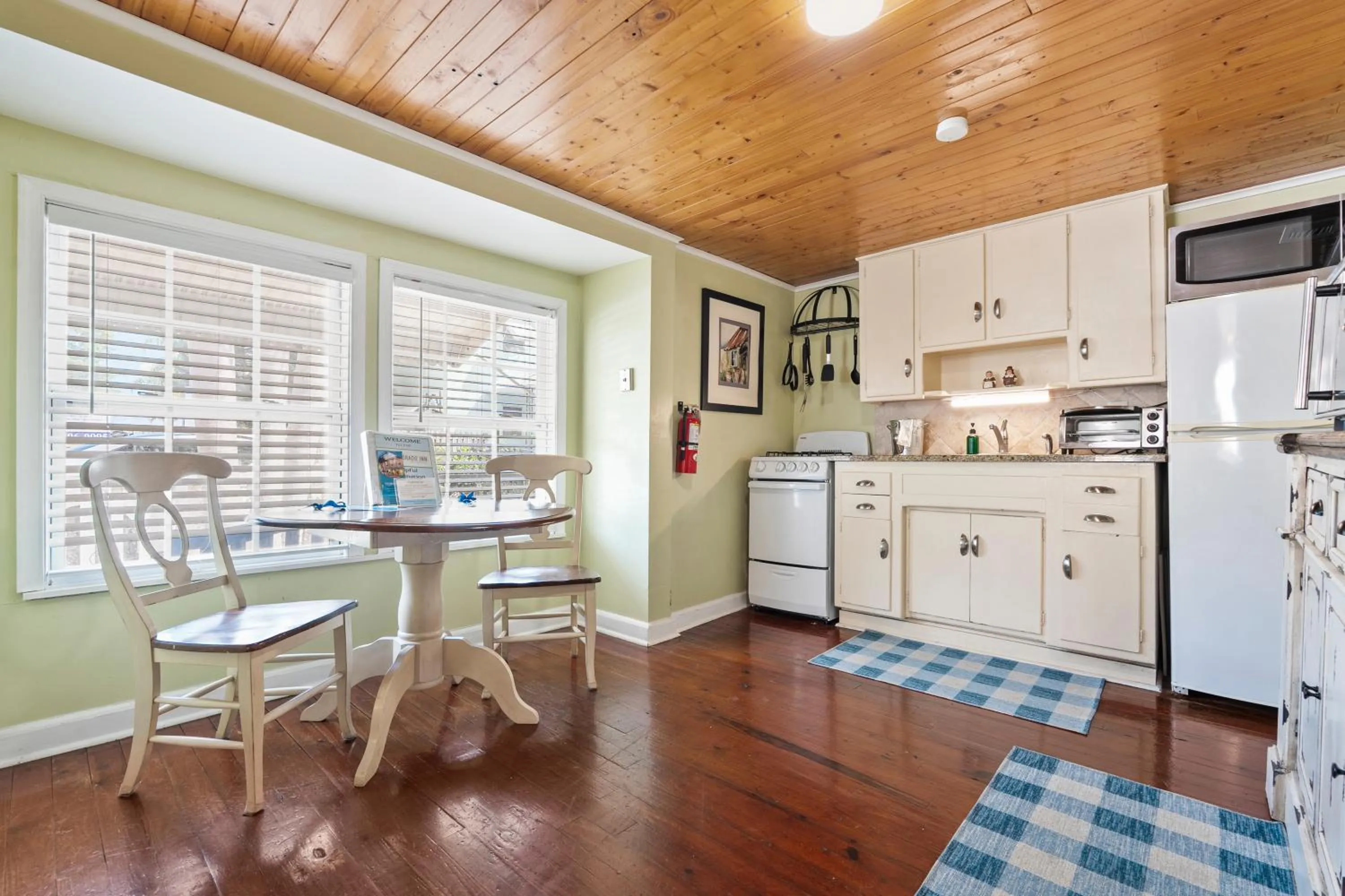 Kitchen or kitchenette in Old Colorado Inn