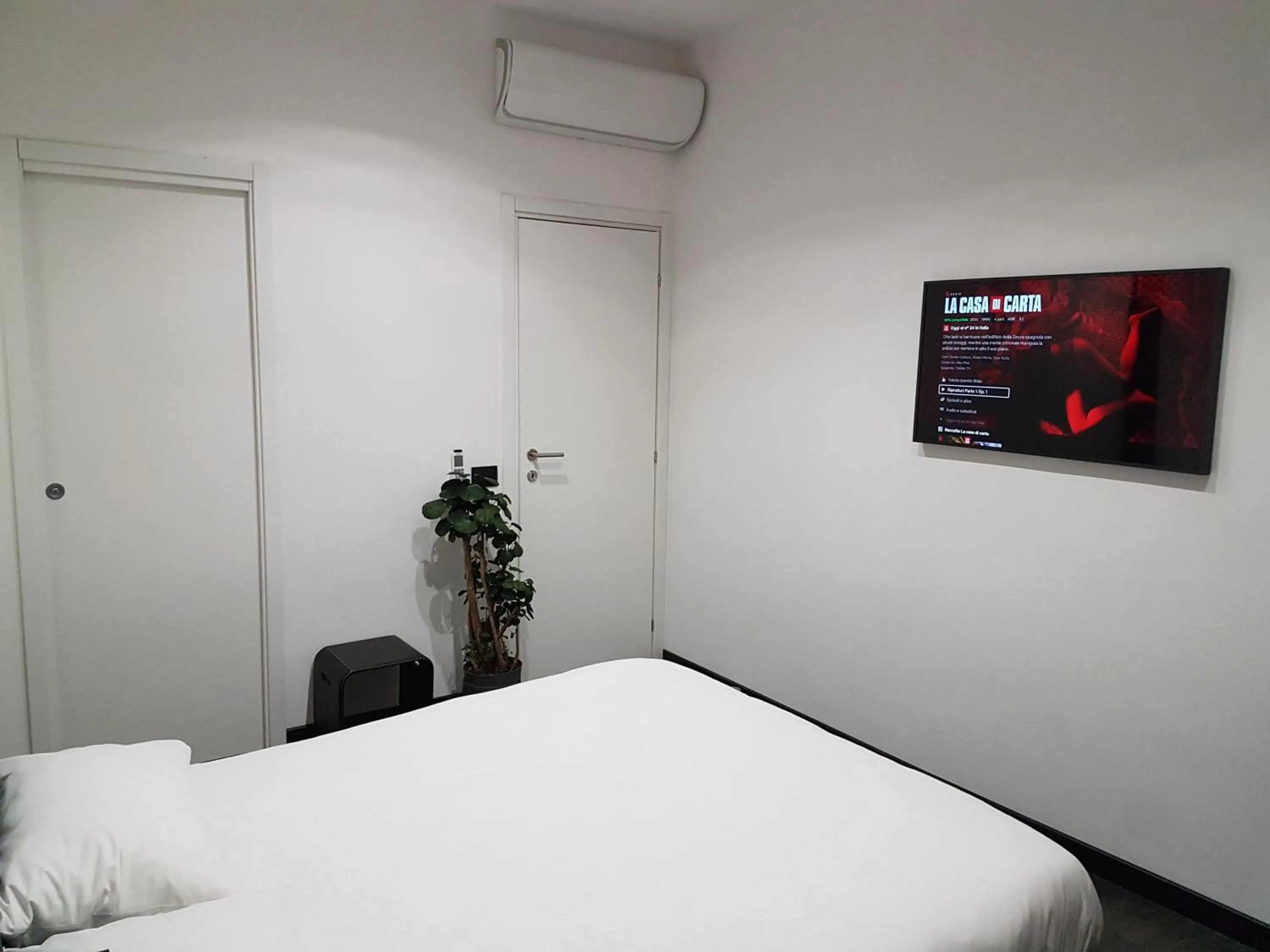 Bed in Cinecittà Luxury GUEST HOUSE