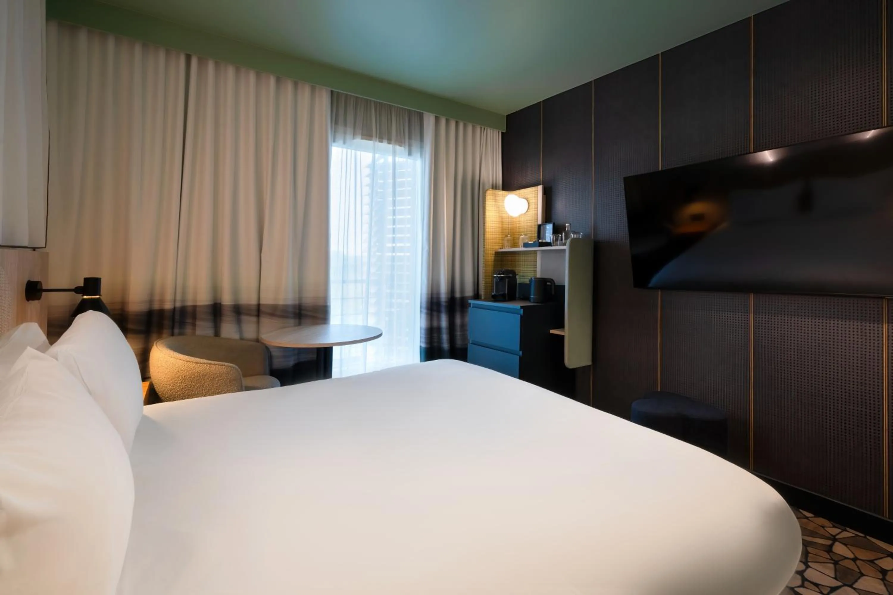 TV and multimedia, Bed in Mercure Libourne Saint Emilion