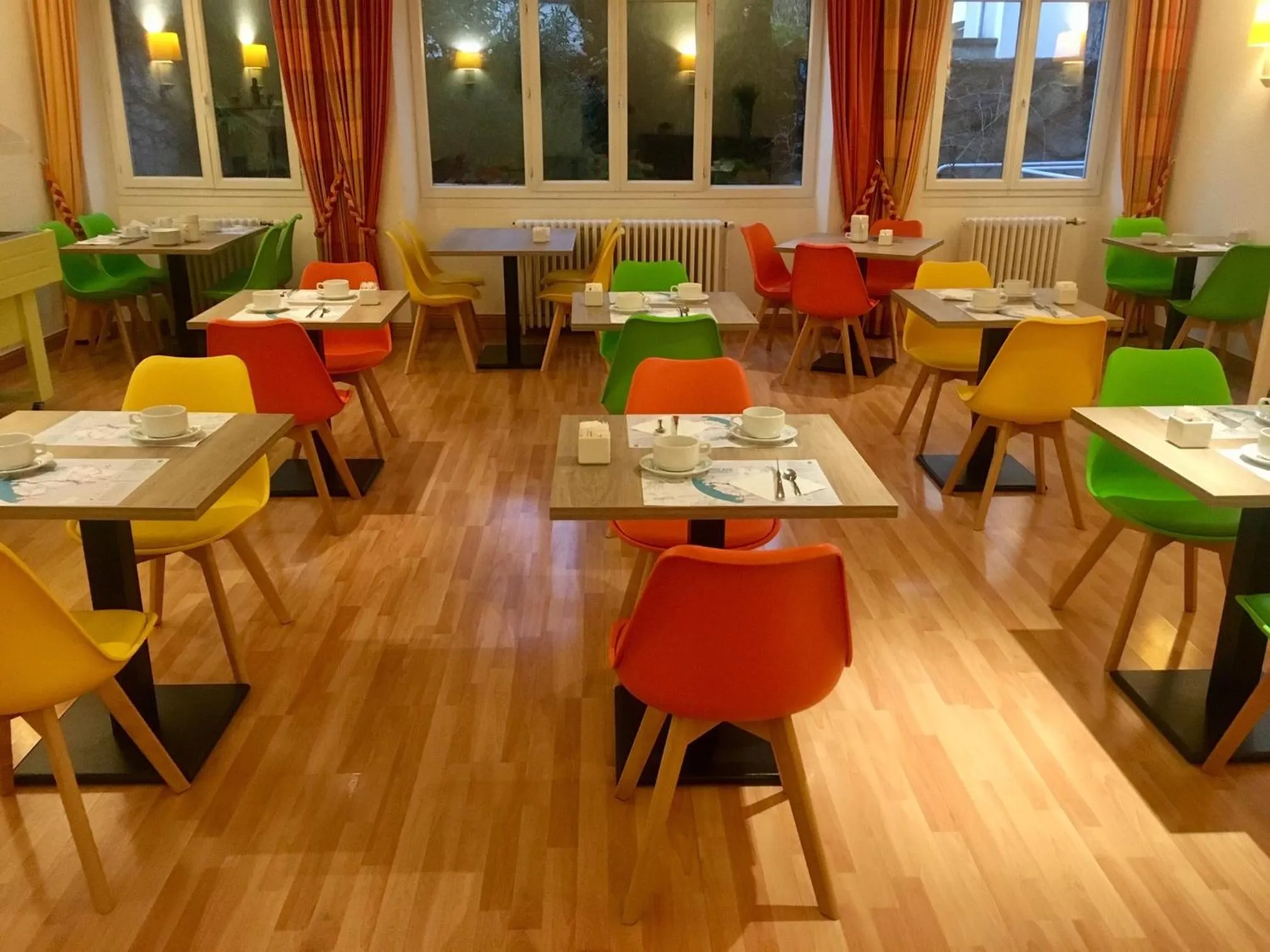 Restaurant/places to eat in Hotel Le Progres