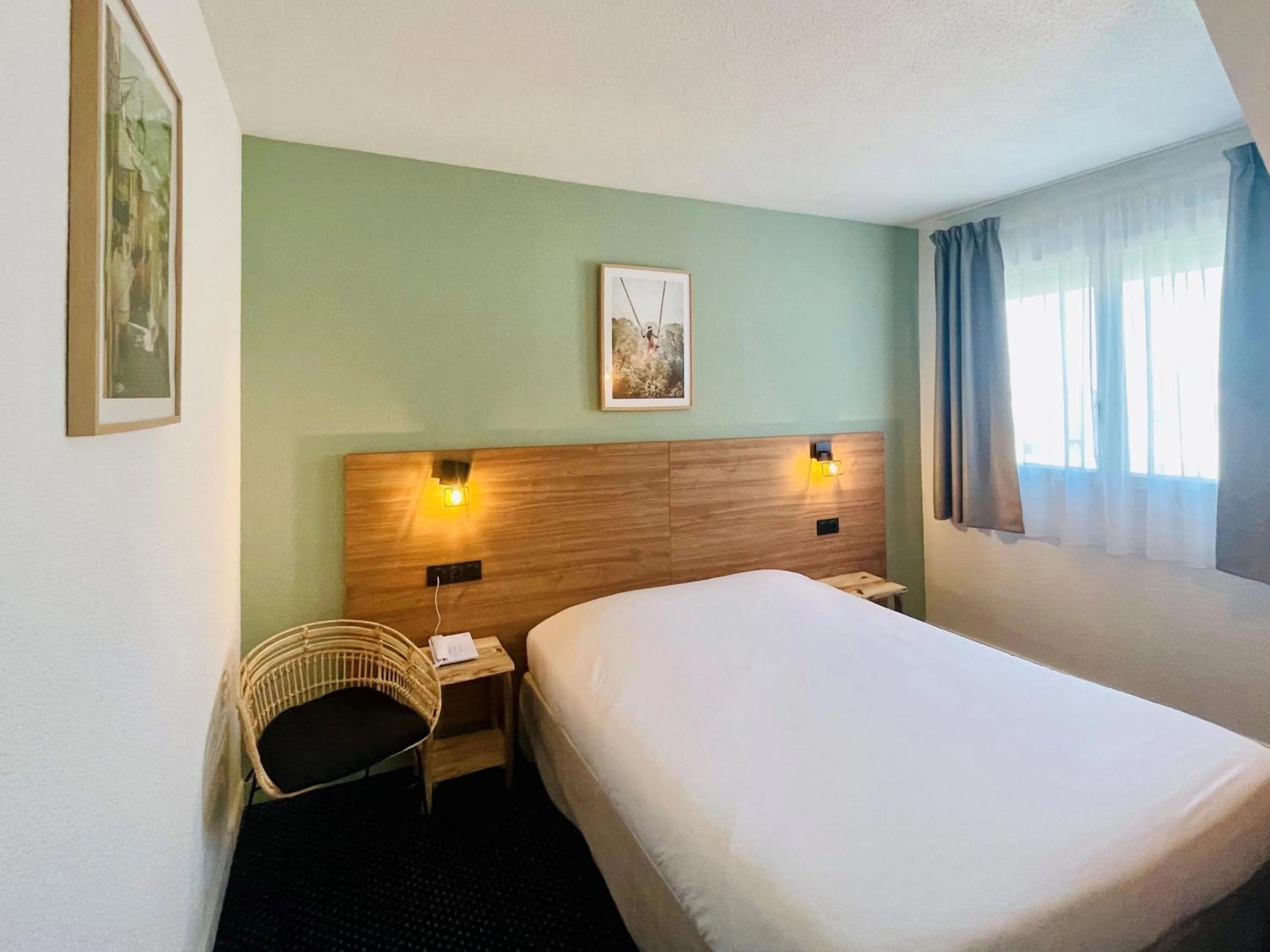 Photo of the whole room, Bed in Hotel Le Progres