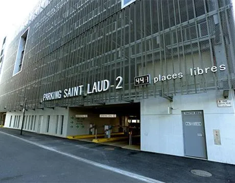 Parking in Hotel Le Progres