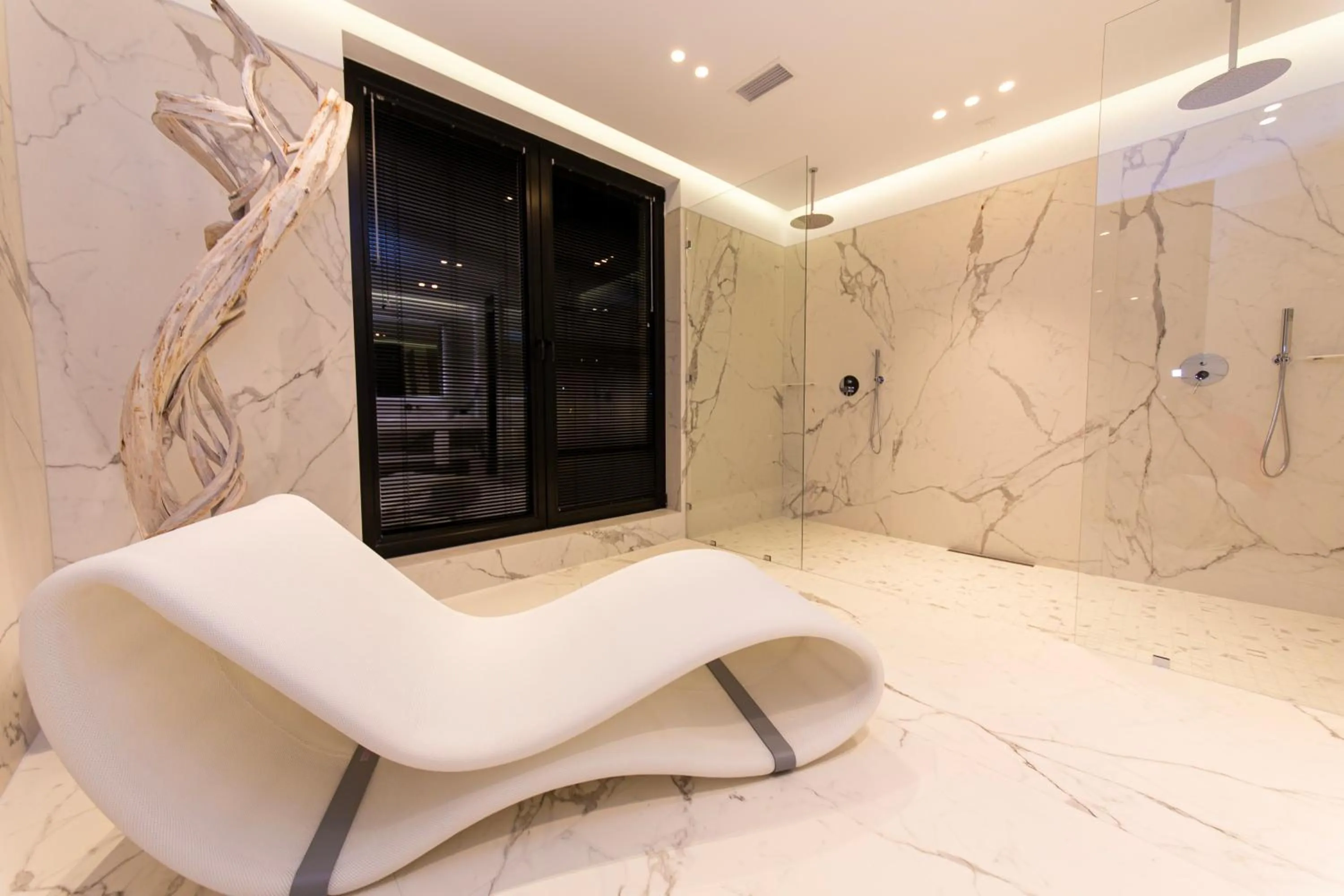 Bathroom in Hotel Unik