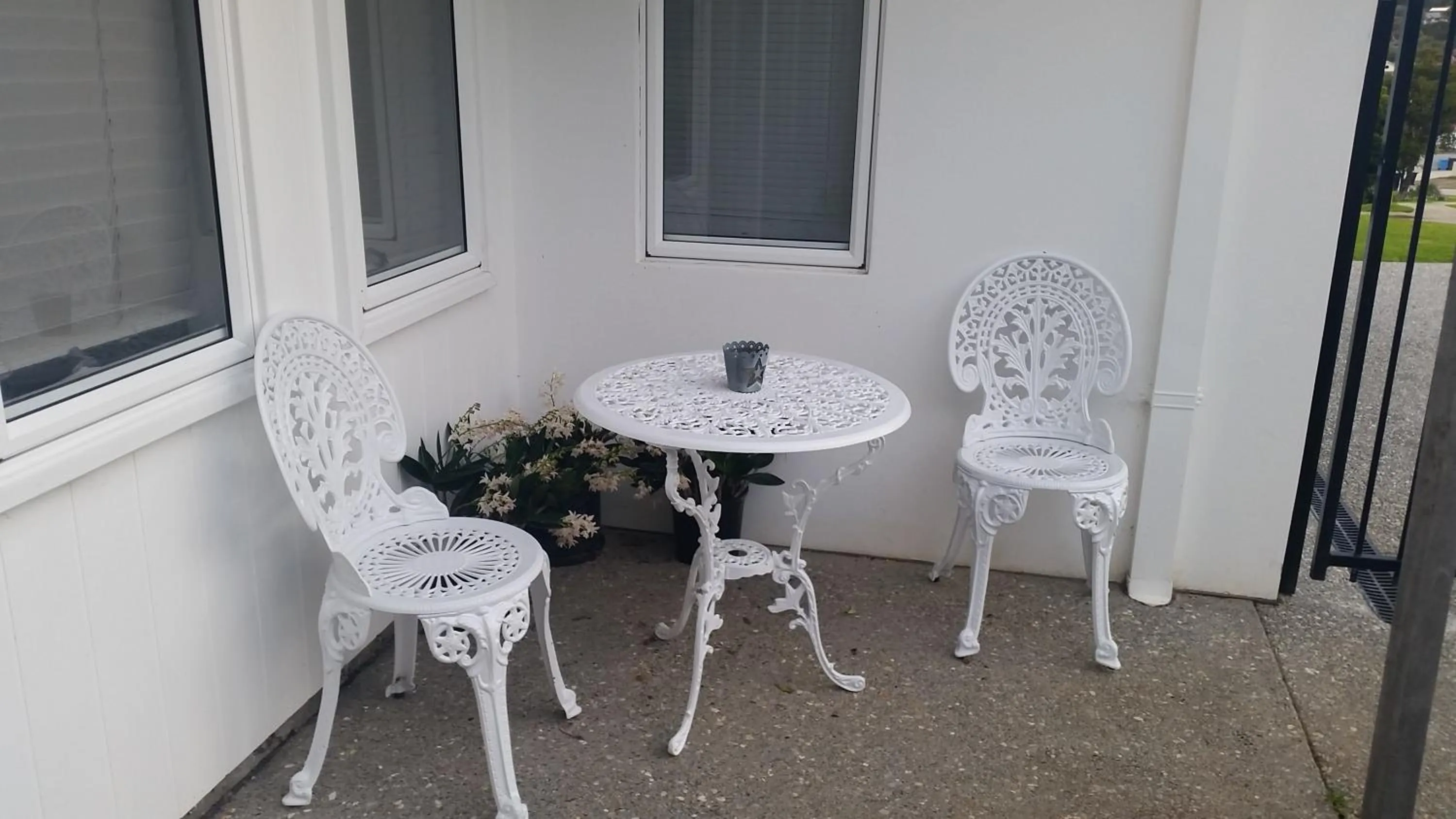 Patio in C'est La Vie Bed & Breakfast