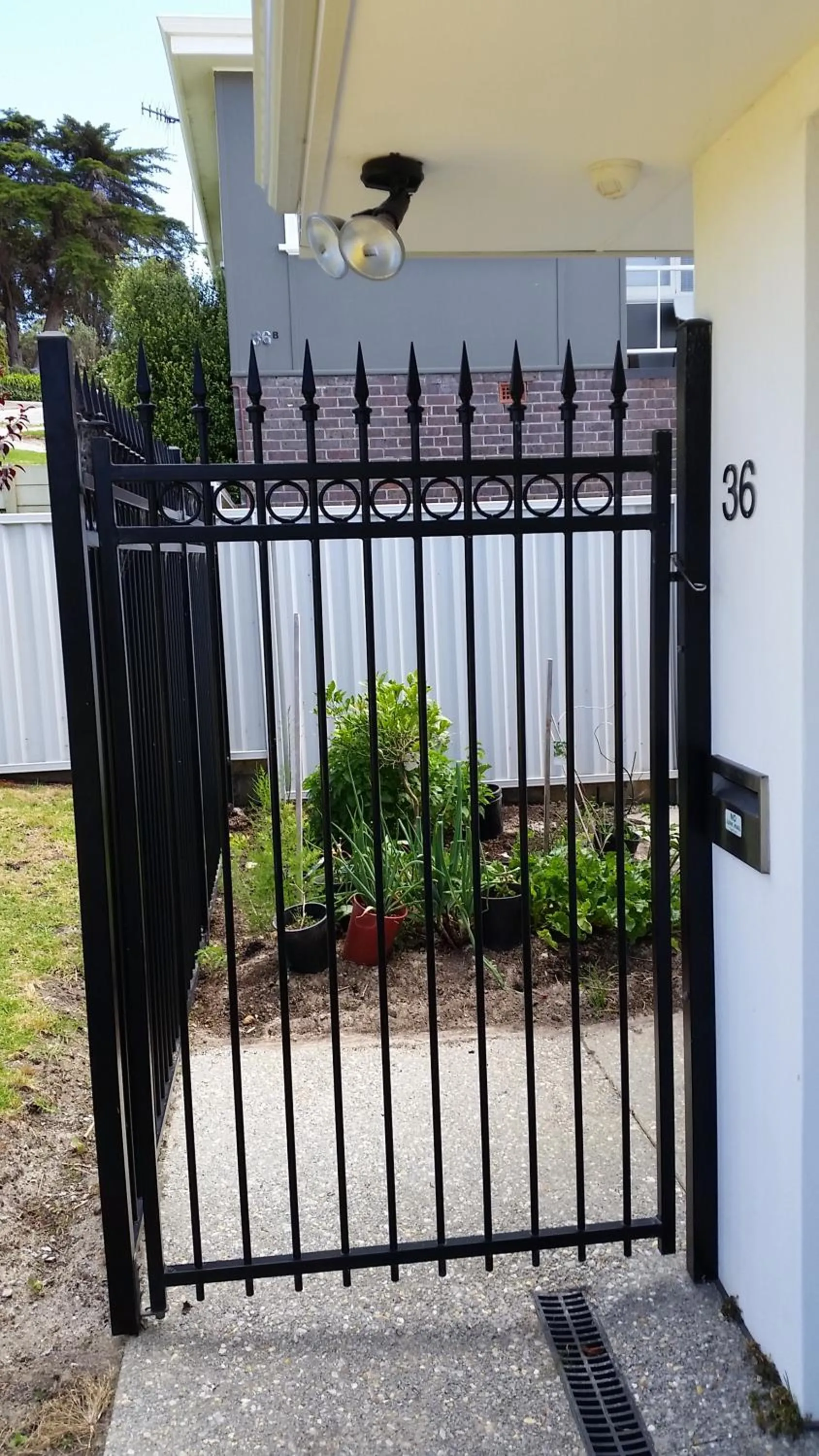 Property building in C'est La Vie Bed & Breakfast