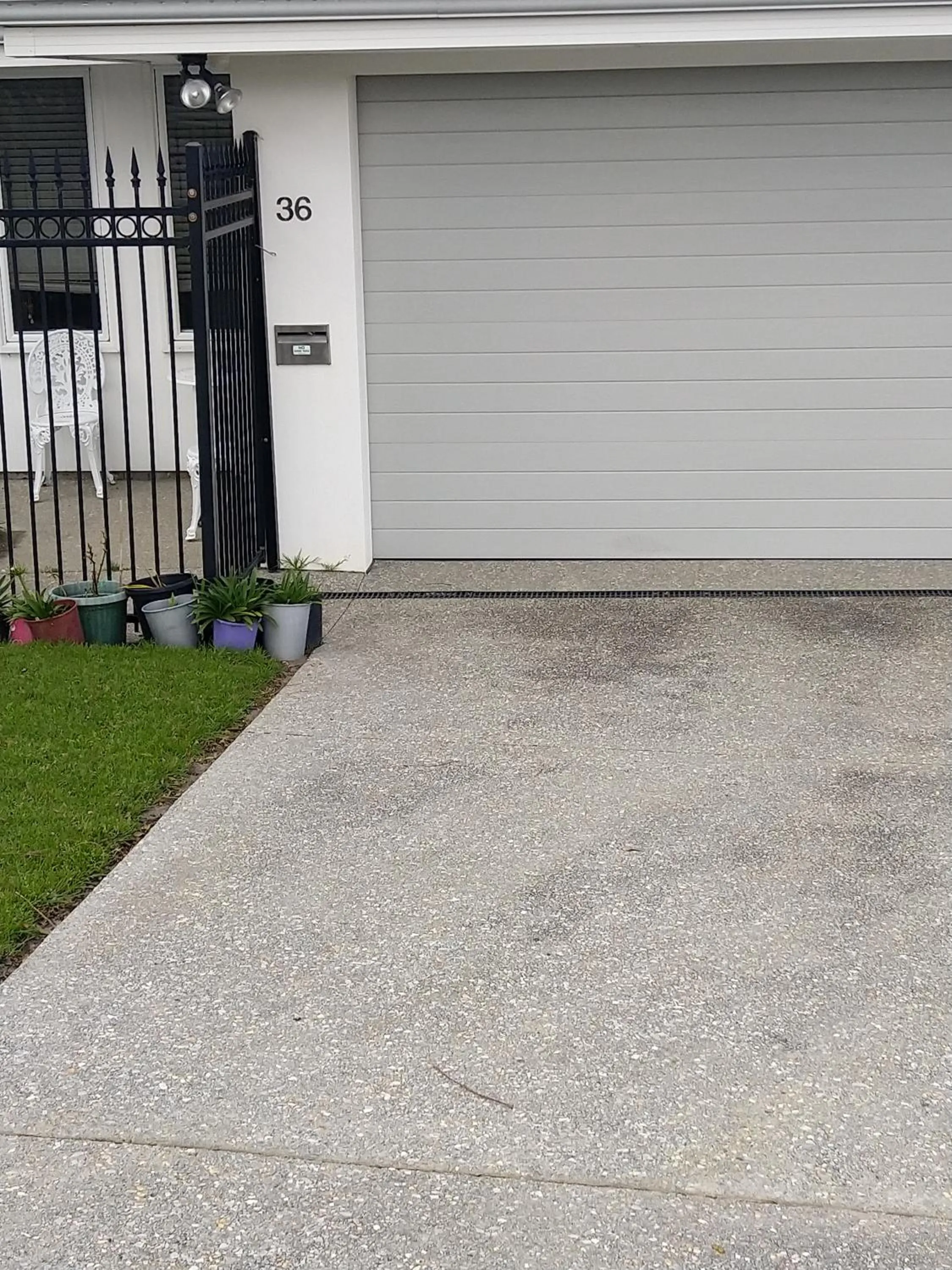 Parking in C'est La Vie Bed & Breakfast