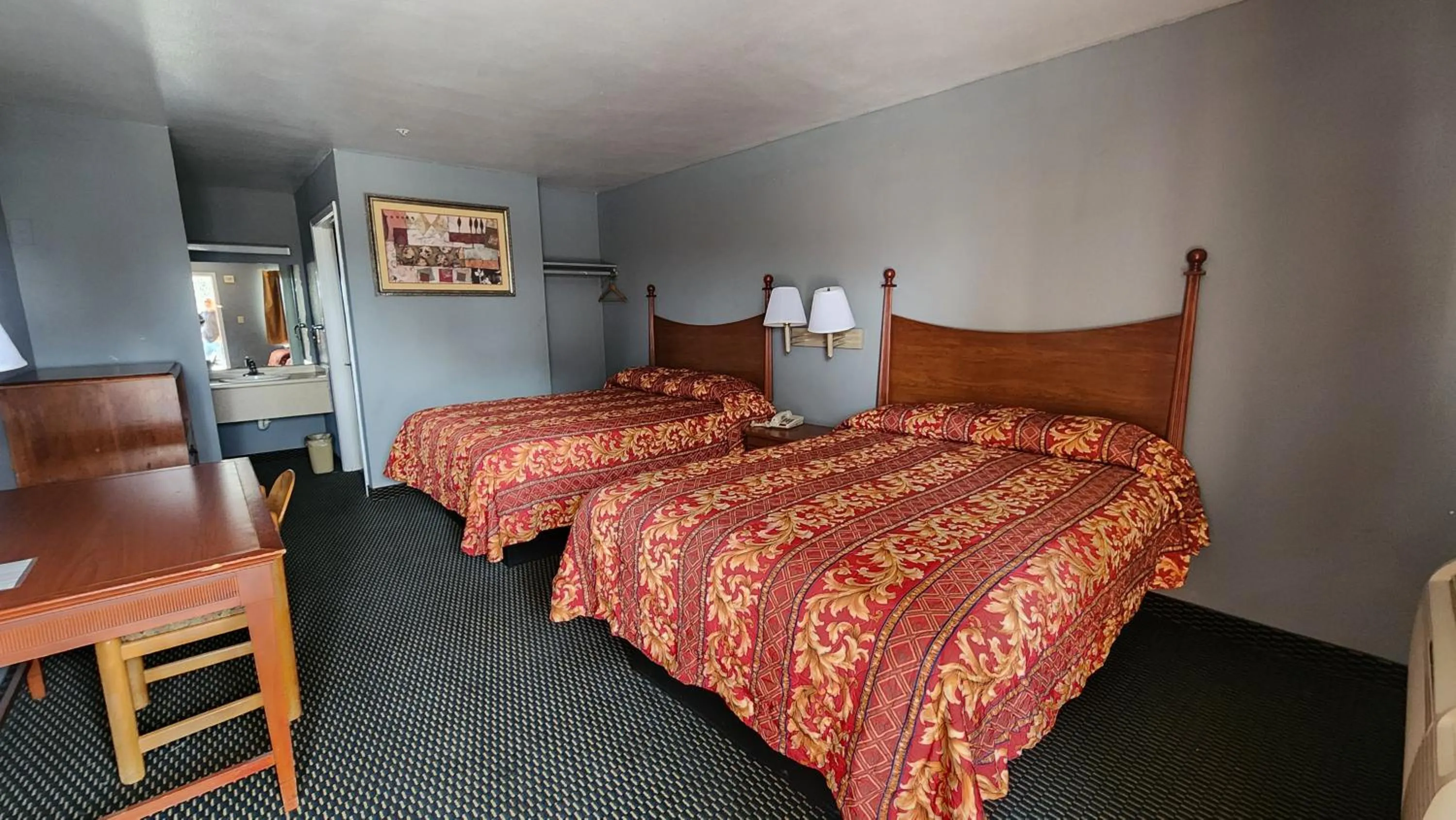 Bedroom, Bed in Benbrook Inn & Suites