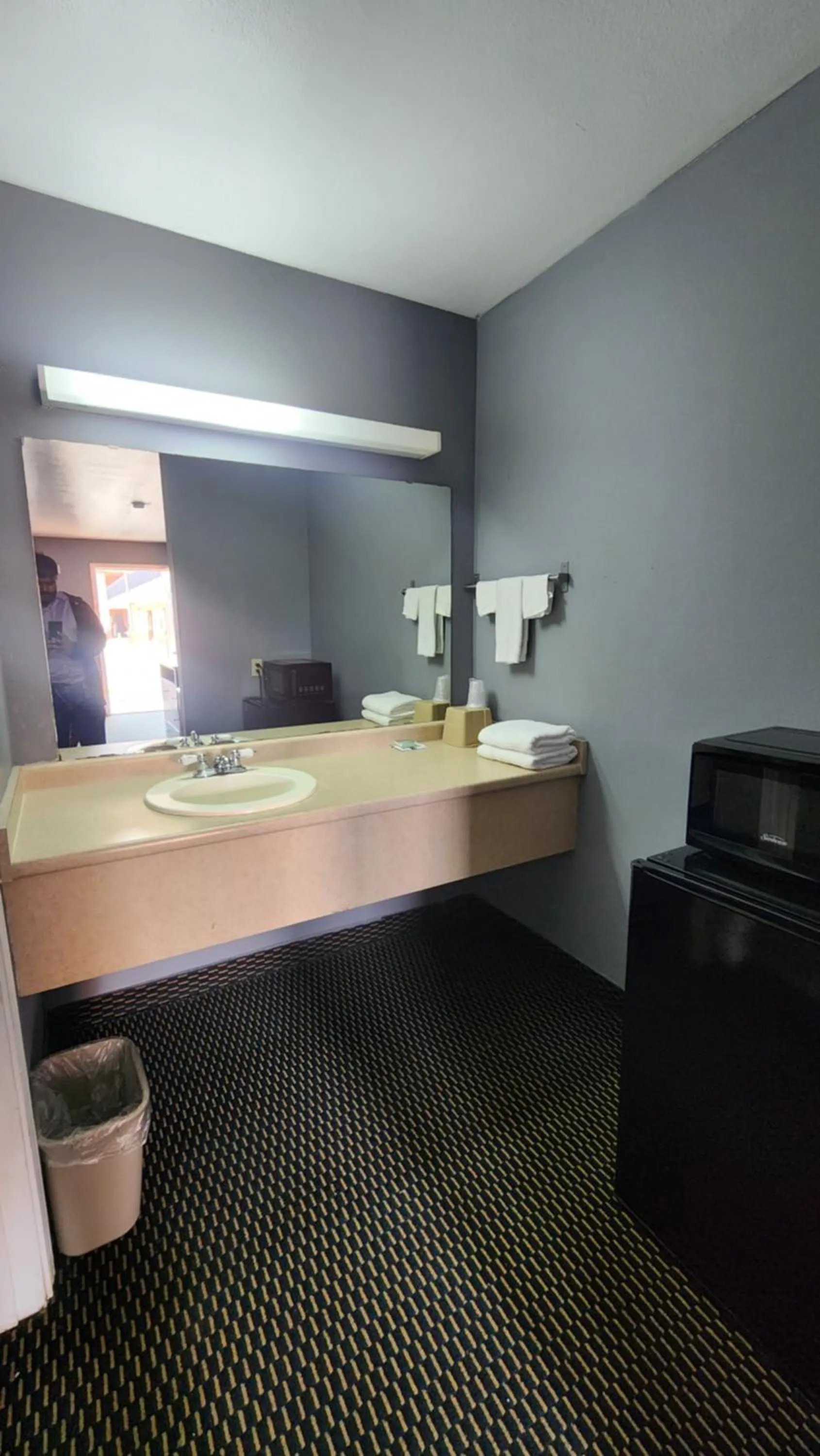 Bathroom in Benbrook Inn & Suites