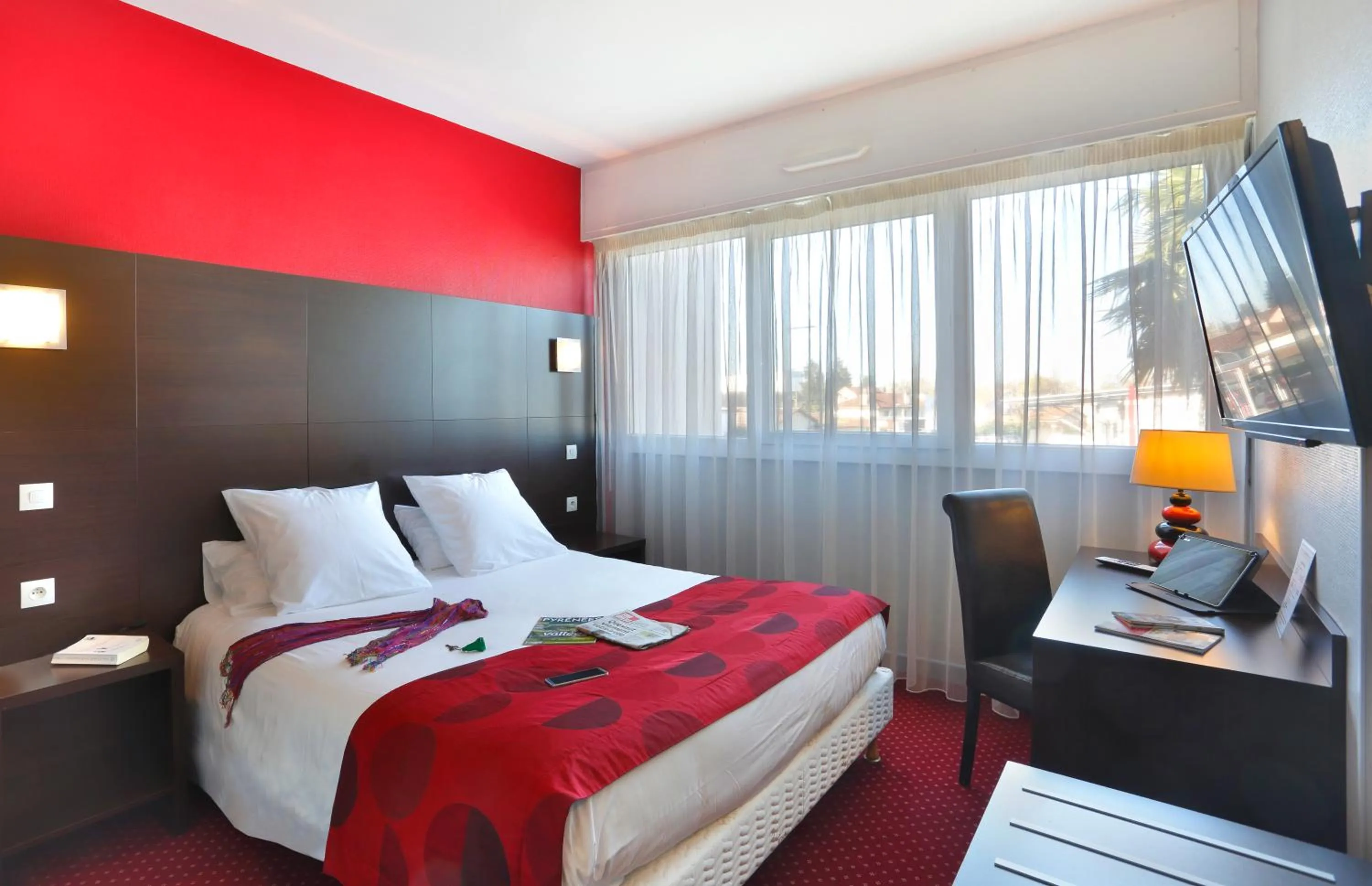 Photo of the whole room, Bed in Atlantic Hôtel