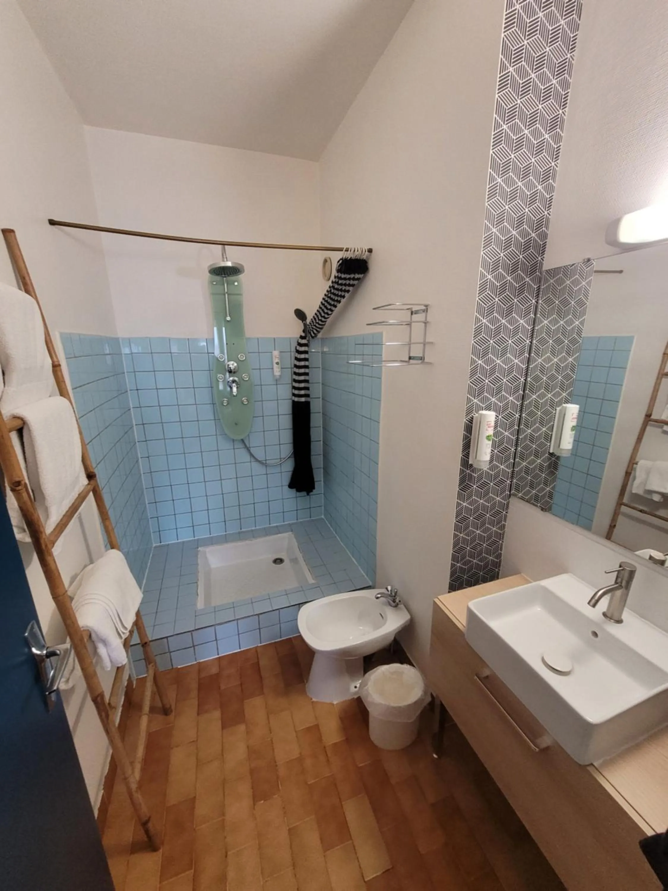 Shower in Atlantic Hôtel