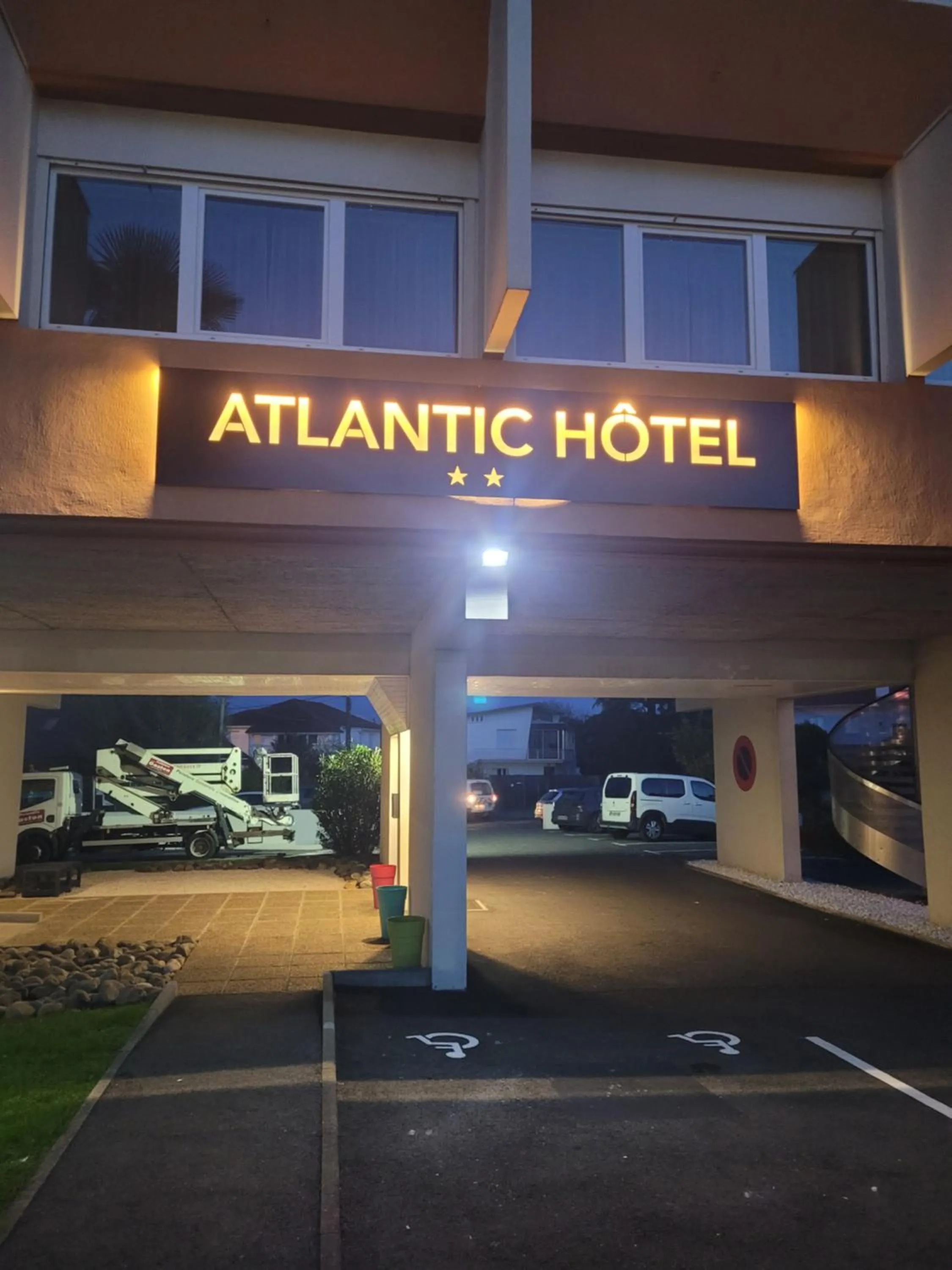 Facade/entrance in Atlantic Hôtel