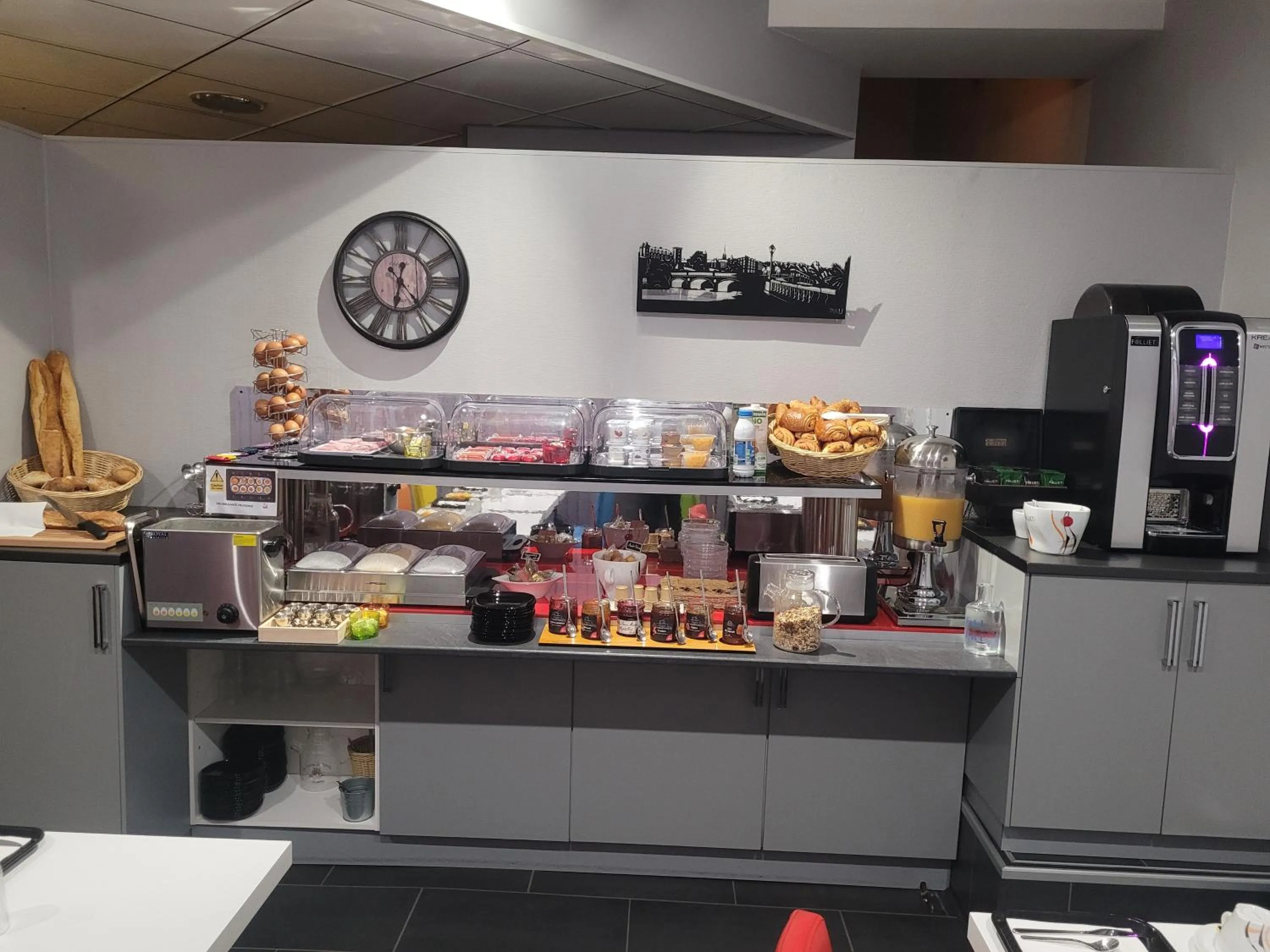 Food and drinks in Atlantic Hôtel