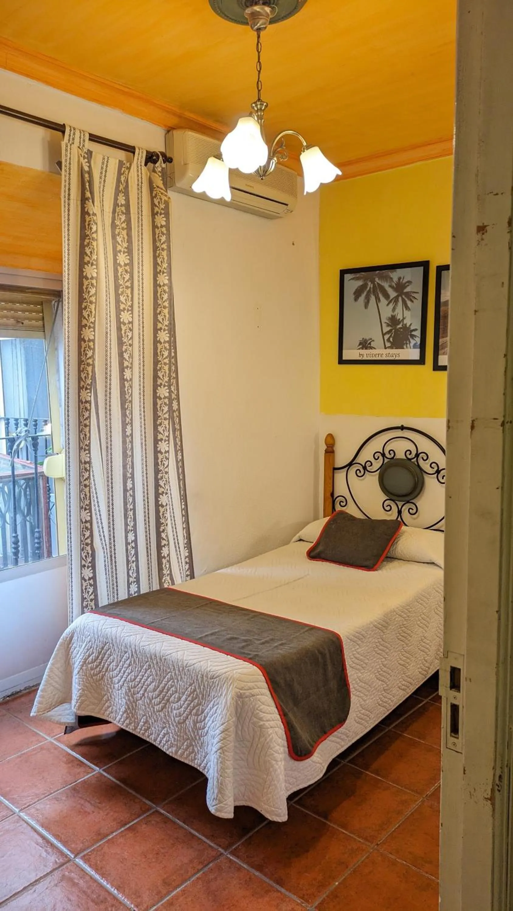 Bed in Hotel Las Palmeras by Vivere Stays