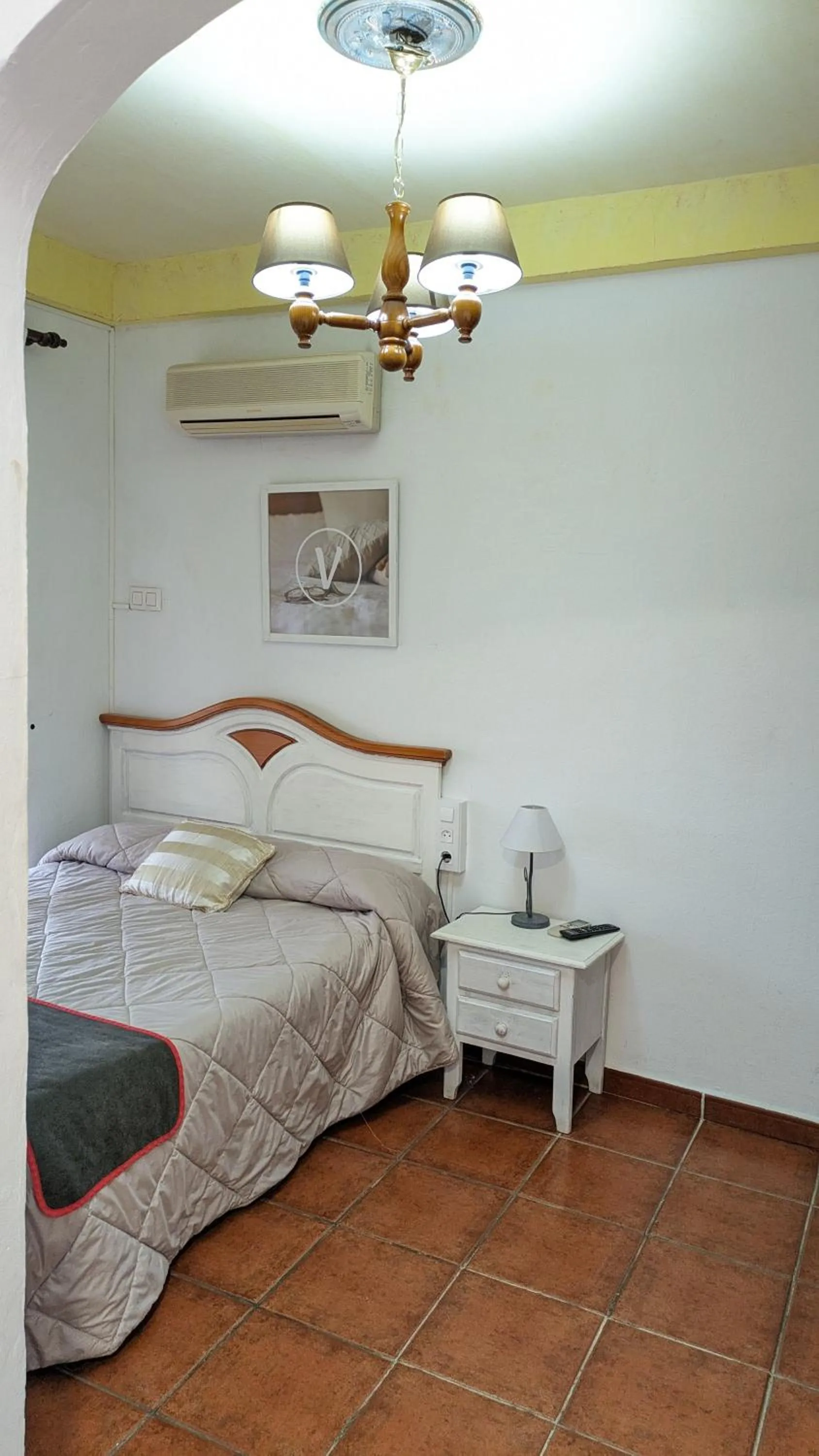 Bed in Hotel Las Palmeras by Vivere Stays