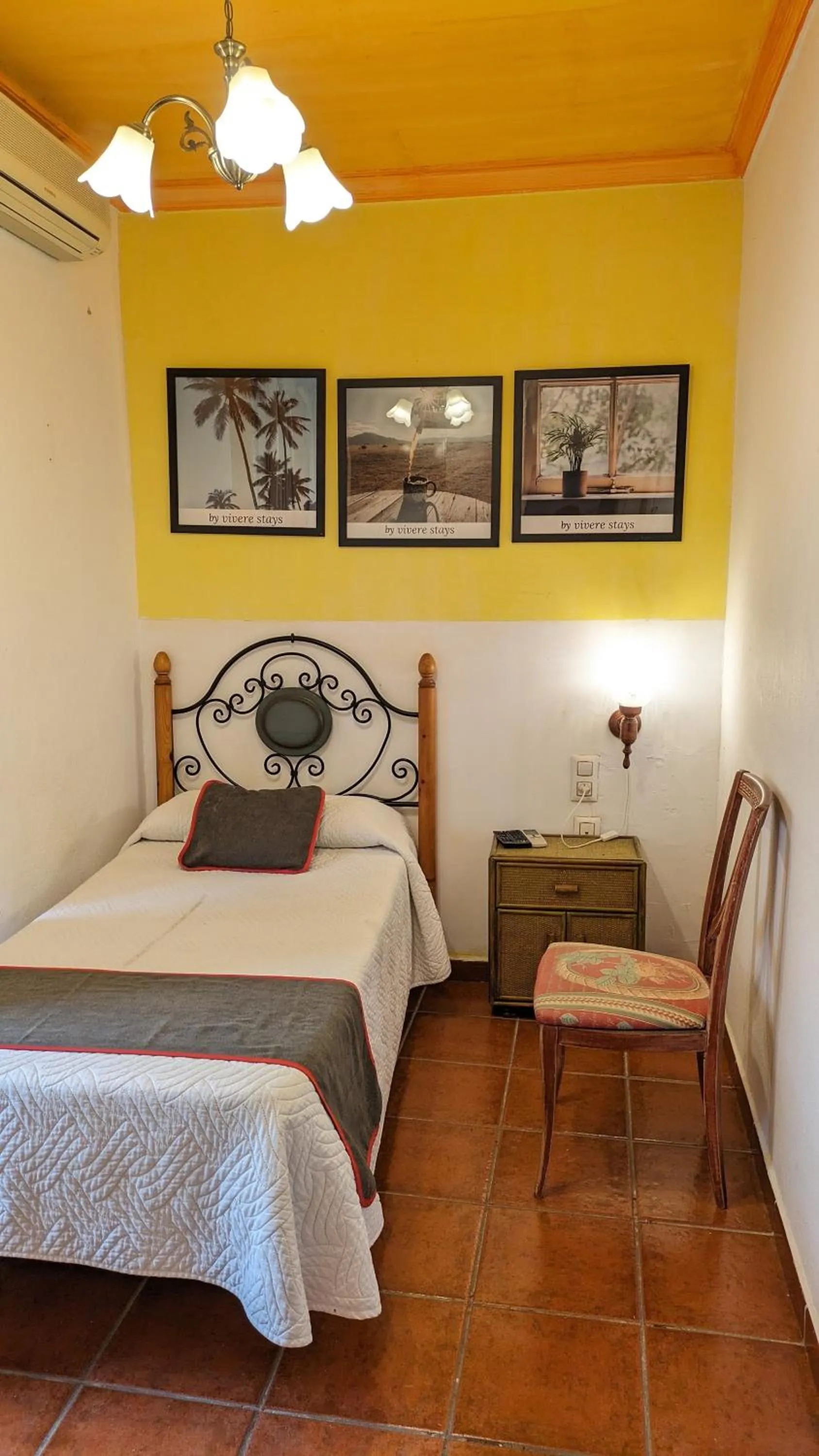 Photo of the whole room, Bed in Hotel Las Palmeras by Vivere Stays