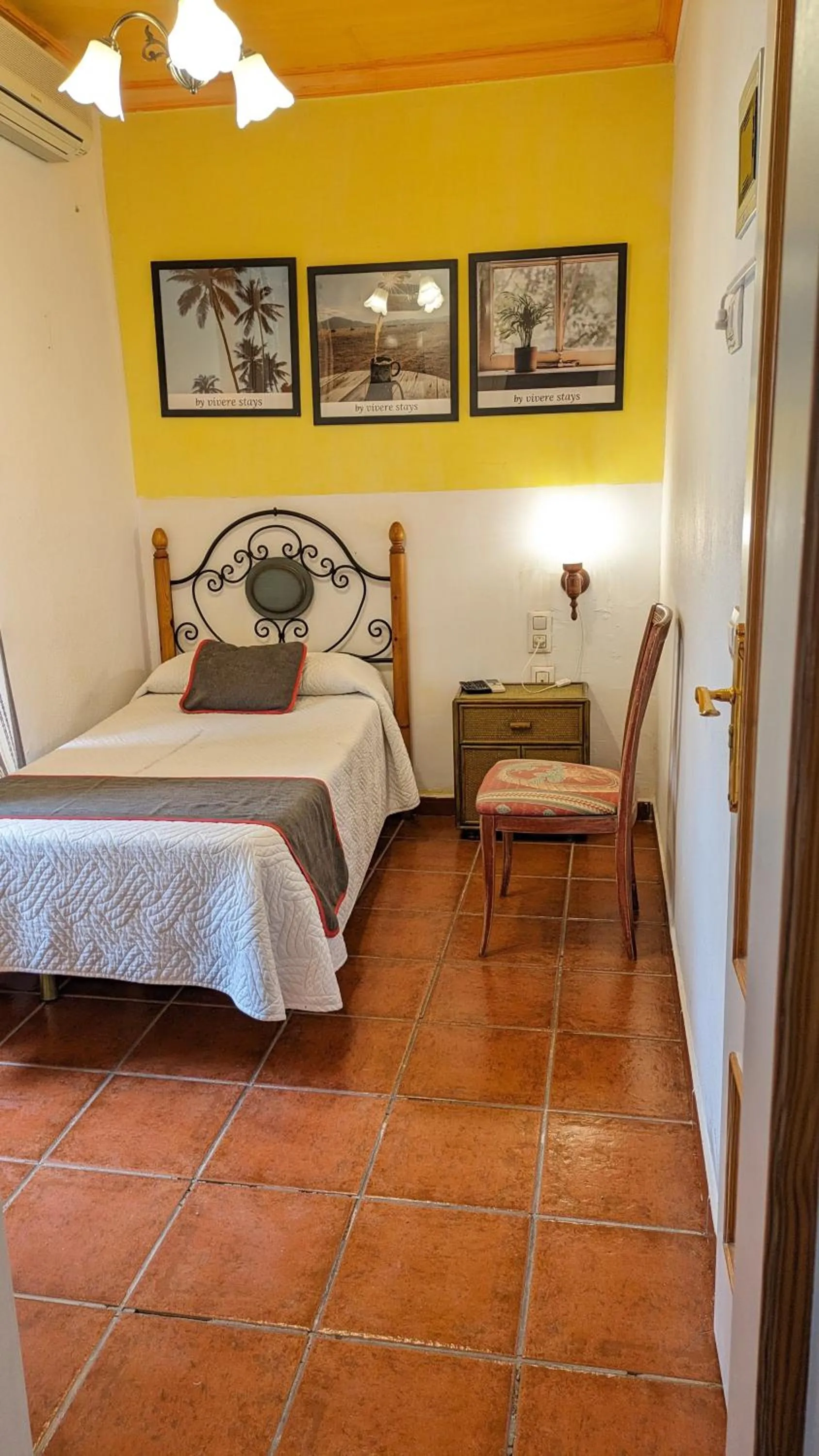 Photo of the whole room, Bed in Hotel Las Palmeras by Vivere Stays