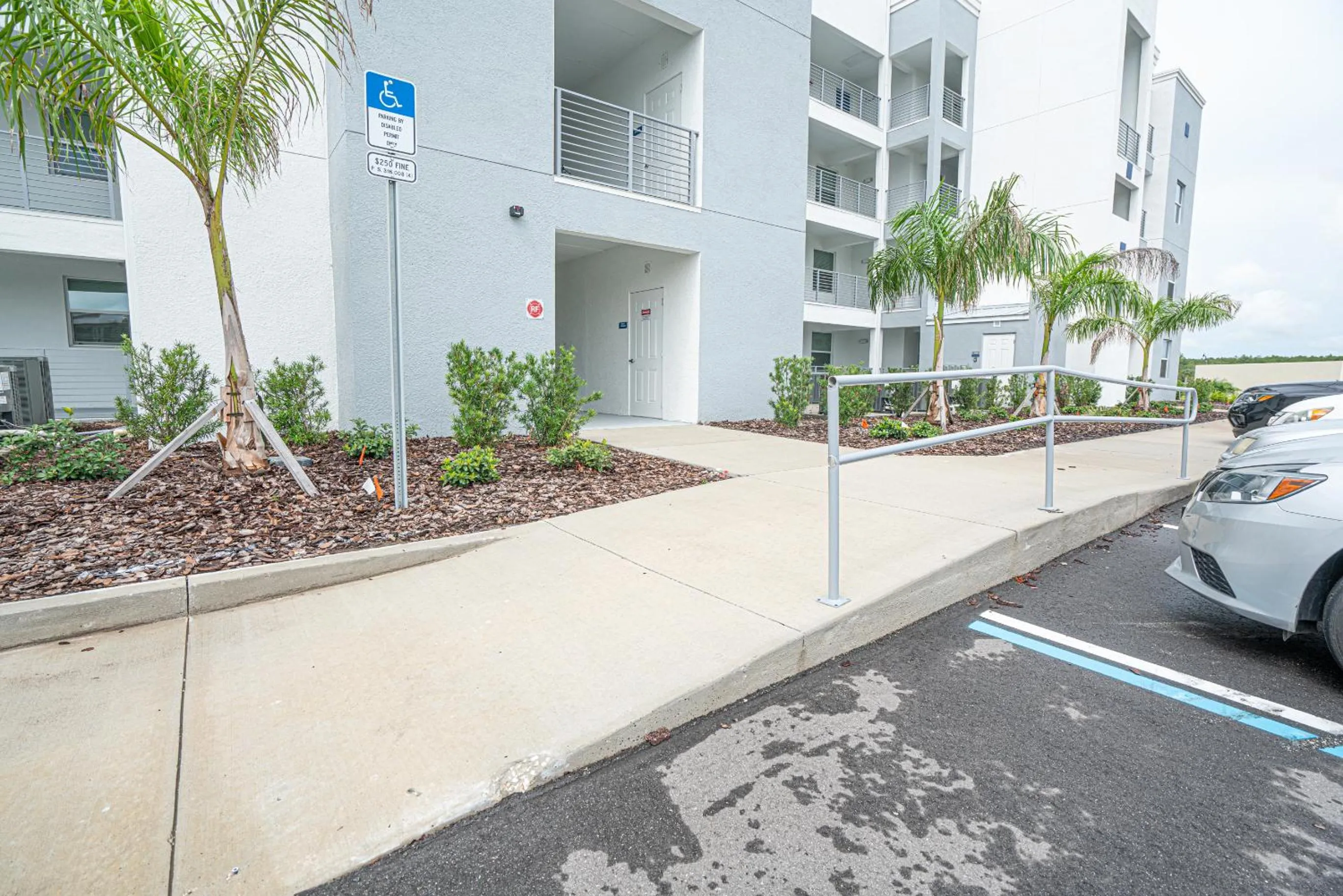 Facade/entrance in Only 5 Miles from Disney! Free Water Park! 2 Bed, 2 Bath Condo, Sleeps 8