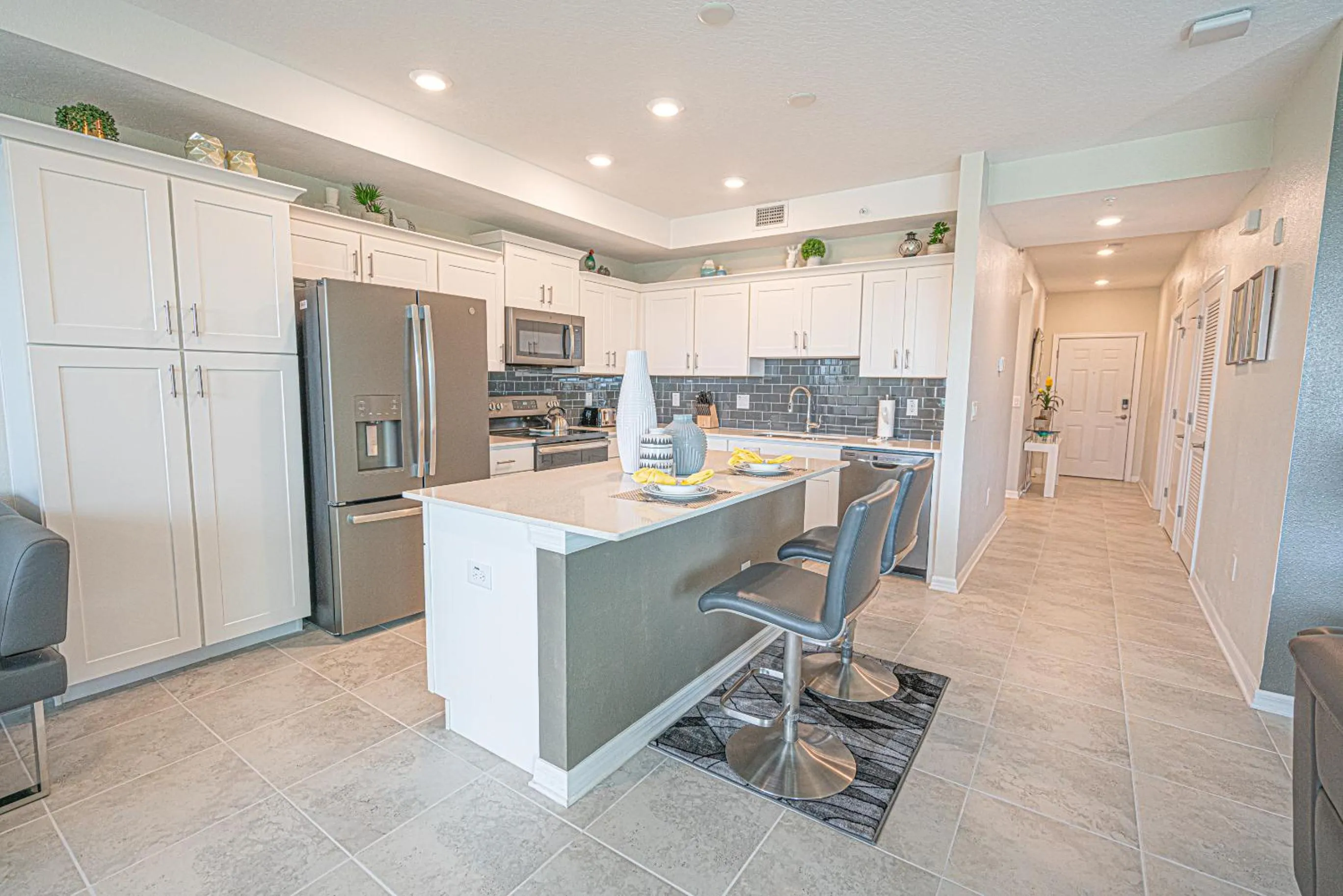 Kitchen or kitchenette in Only 5 Miles from Disney! Free Water Park! 2 Bed, 2 Bath Condo, Sleeps 8