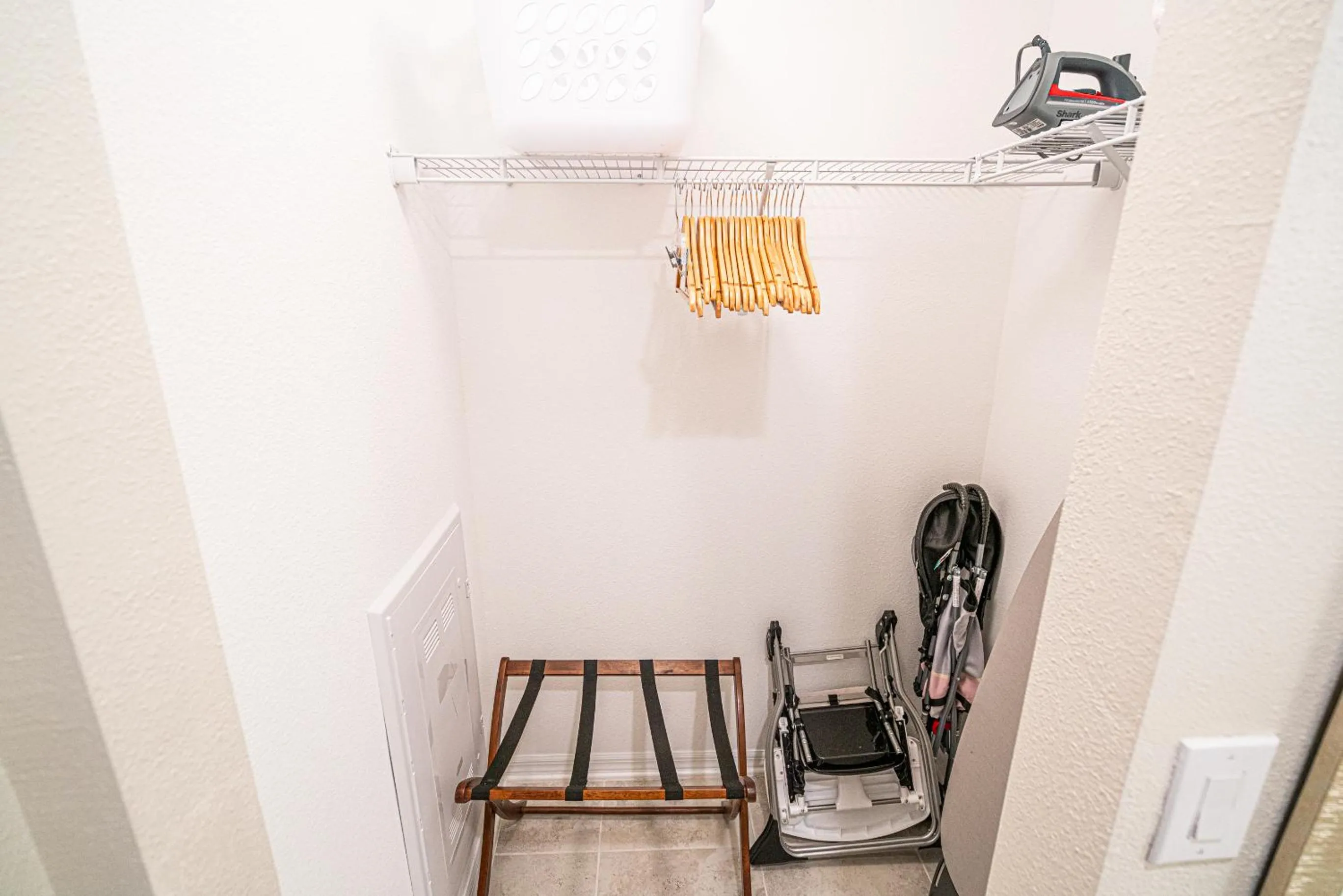 children in Only 5 Miles from Disney! Free Water Park! 2 Bed, 2 Bath Condo, Sleeps 8