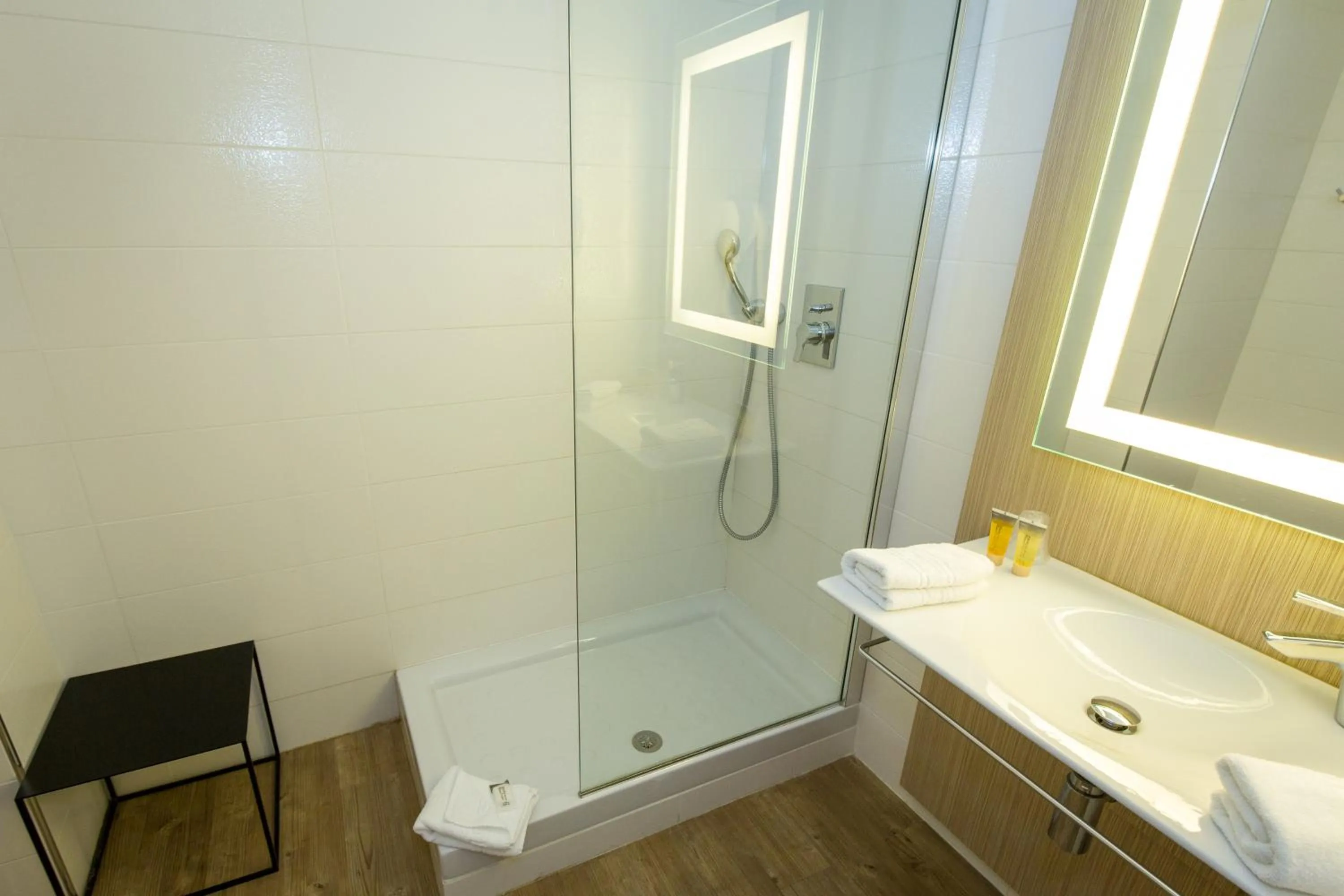 Bathroom in SOWELL HÔTELS du Golfe de Saint-Tropez