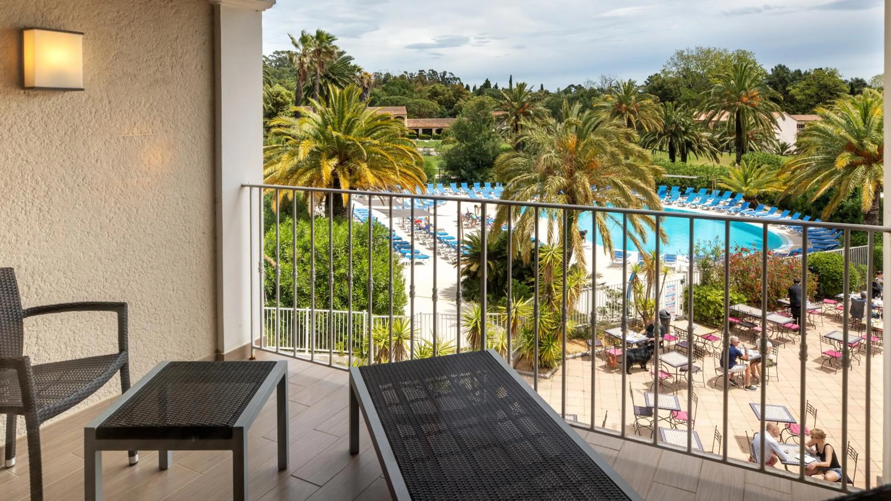 Balcony/Terrace in SOWELL HÔTELS du Golfe de Saint-Tropez