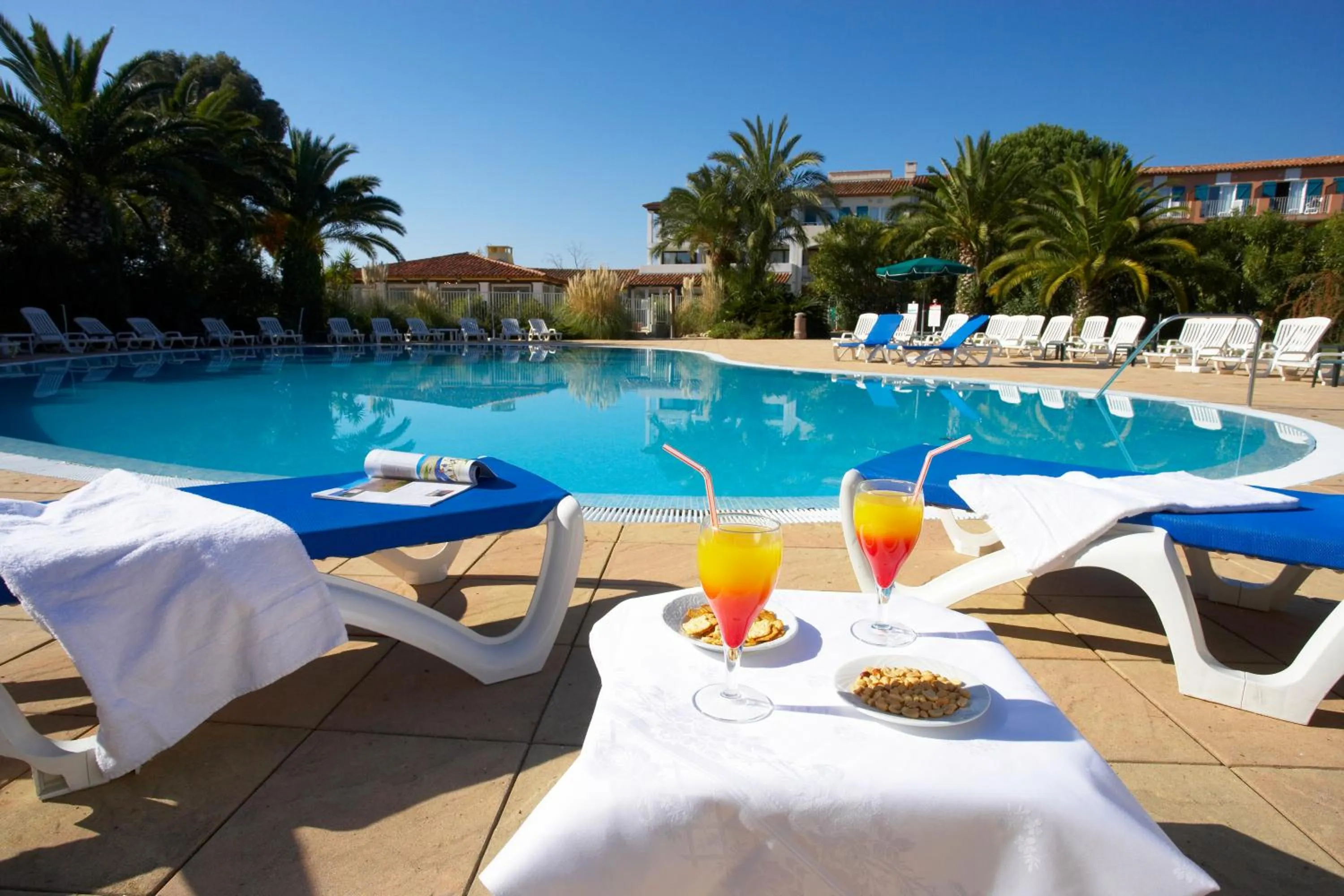 Swimming pool in SOWELL HÔTELS du Golfe de Saint-Tropez