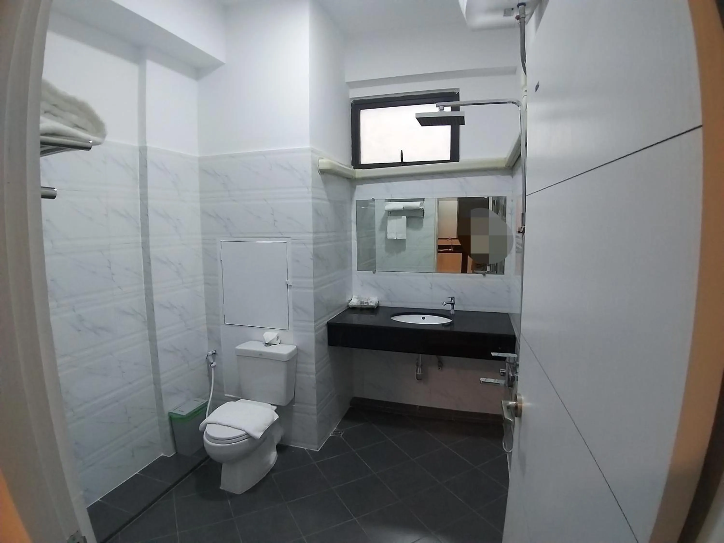 Bathroom in Myanandar Residence & Hotel