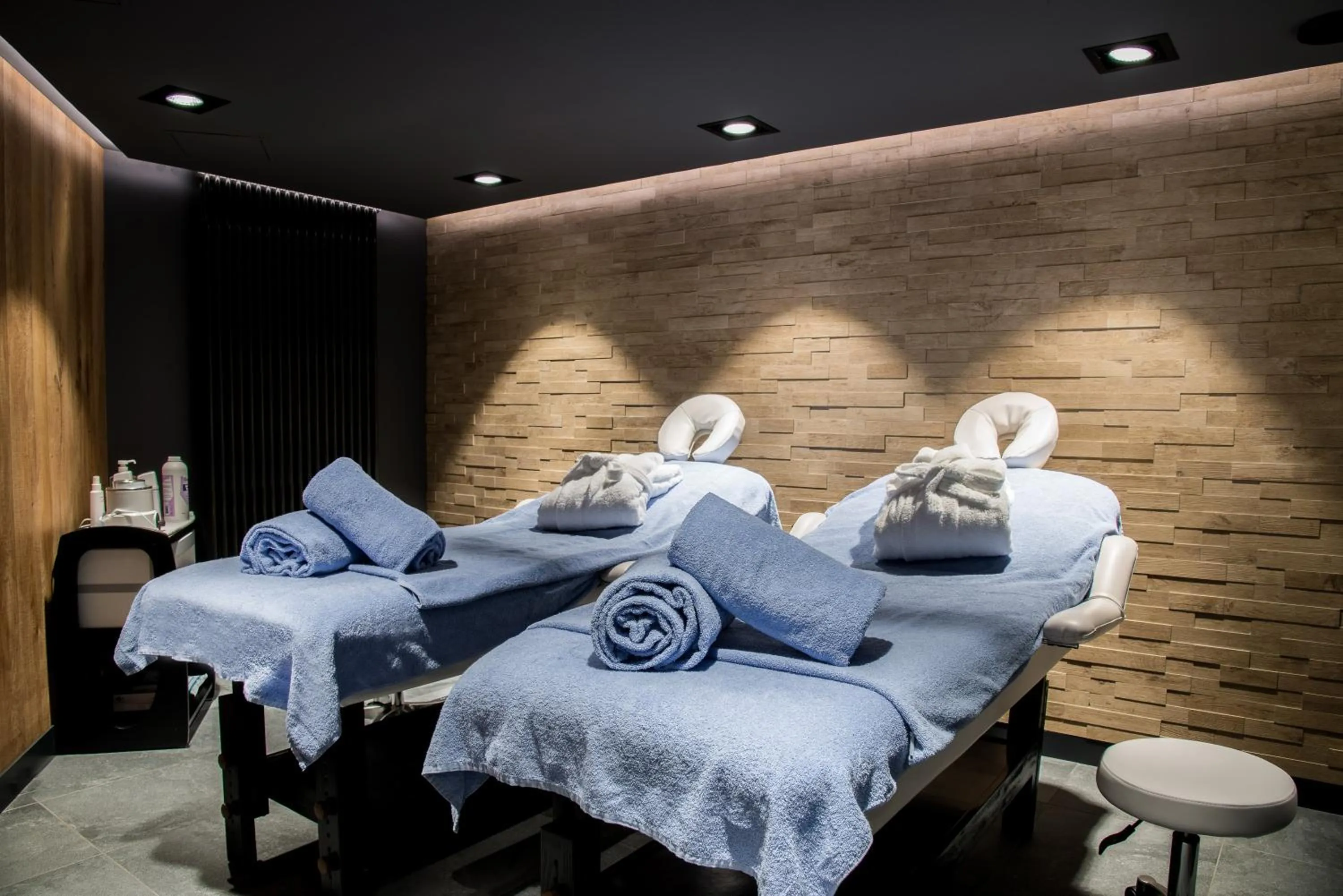 Massage, Bed in Alpina Eclectic Hotel